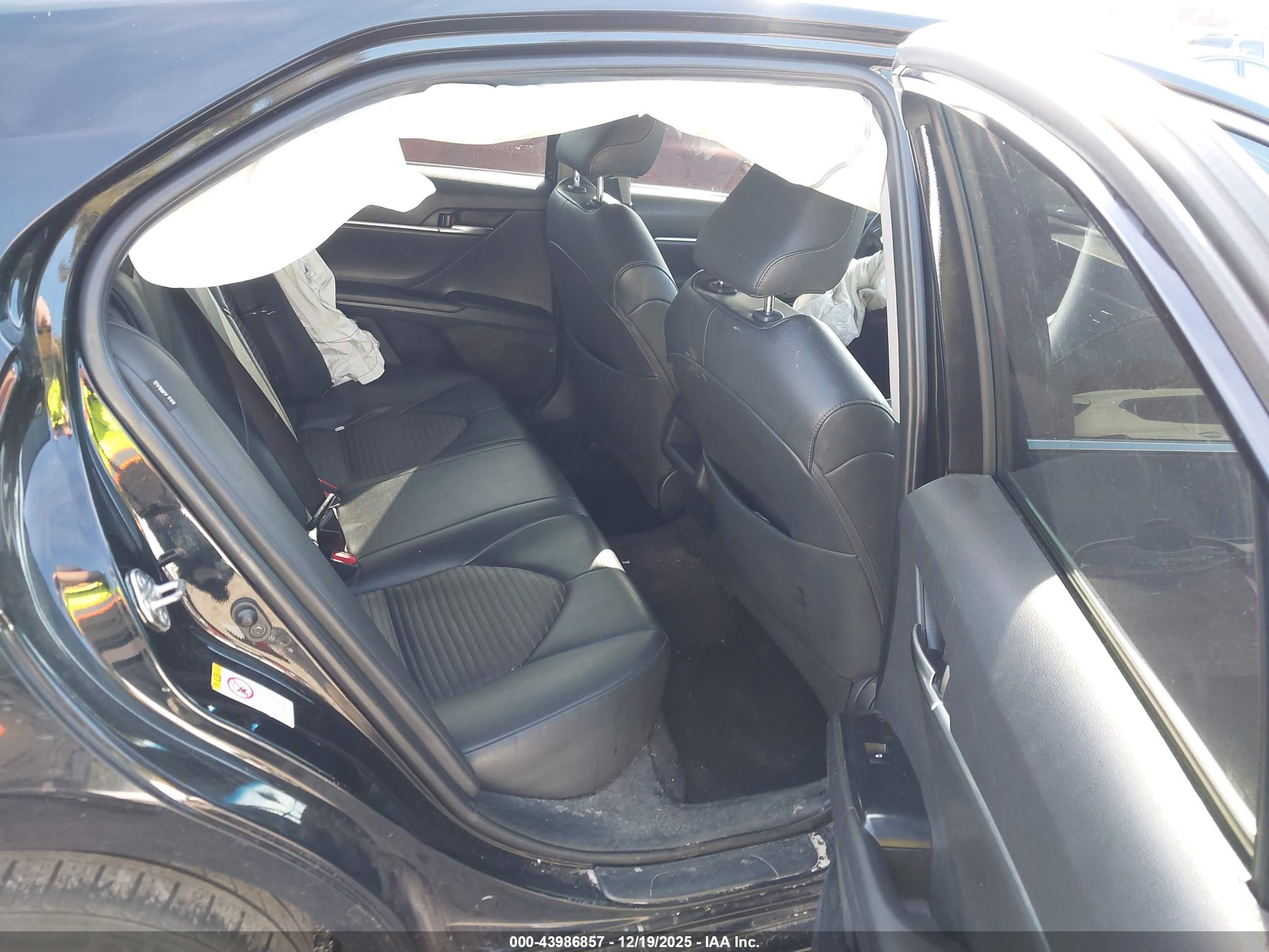 TOYOTA CAMRY image 8