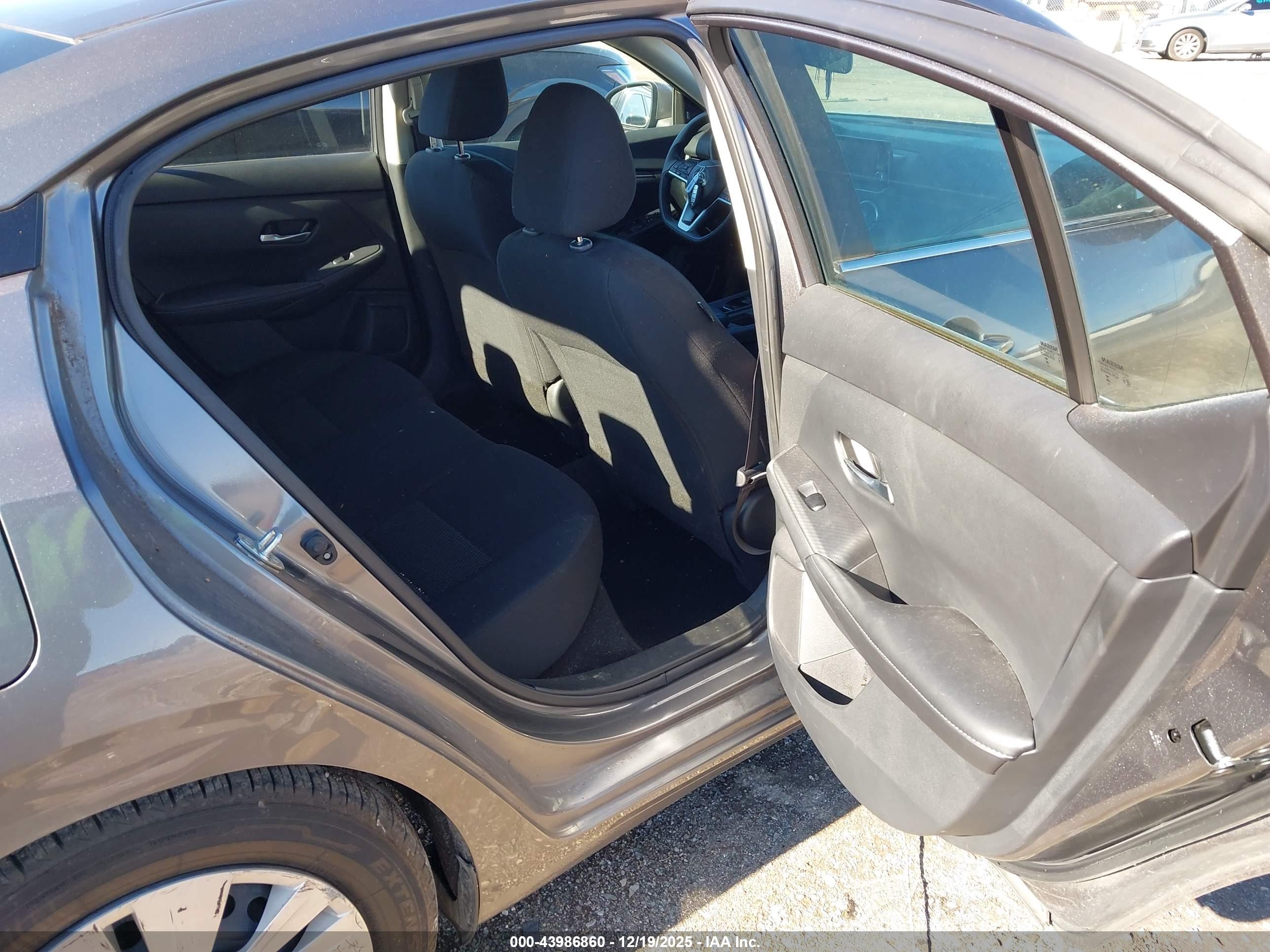 NISSAN SENTRA image 8