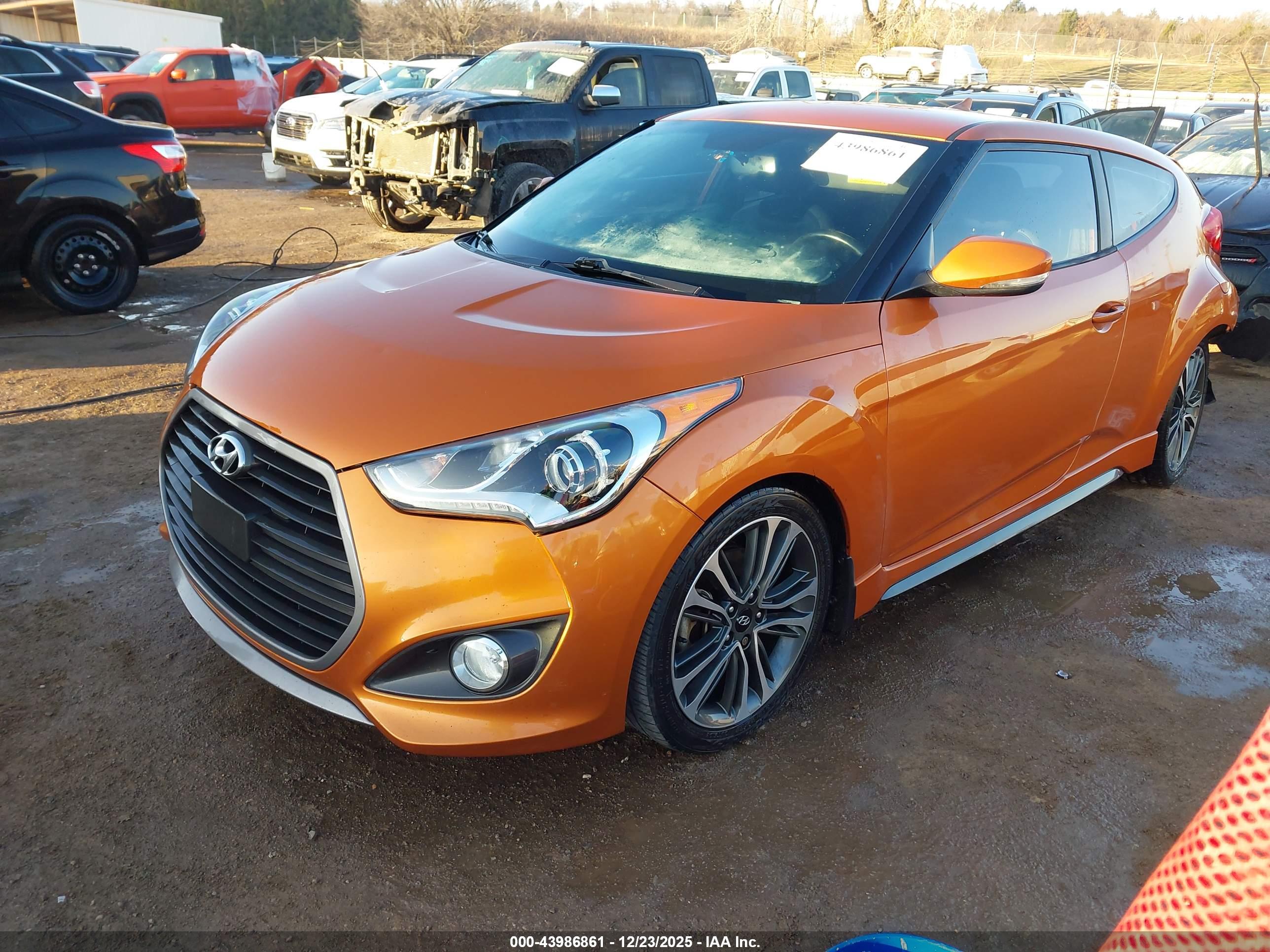 HYUNDAI VELOSTER image 2