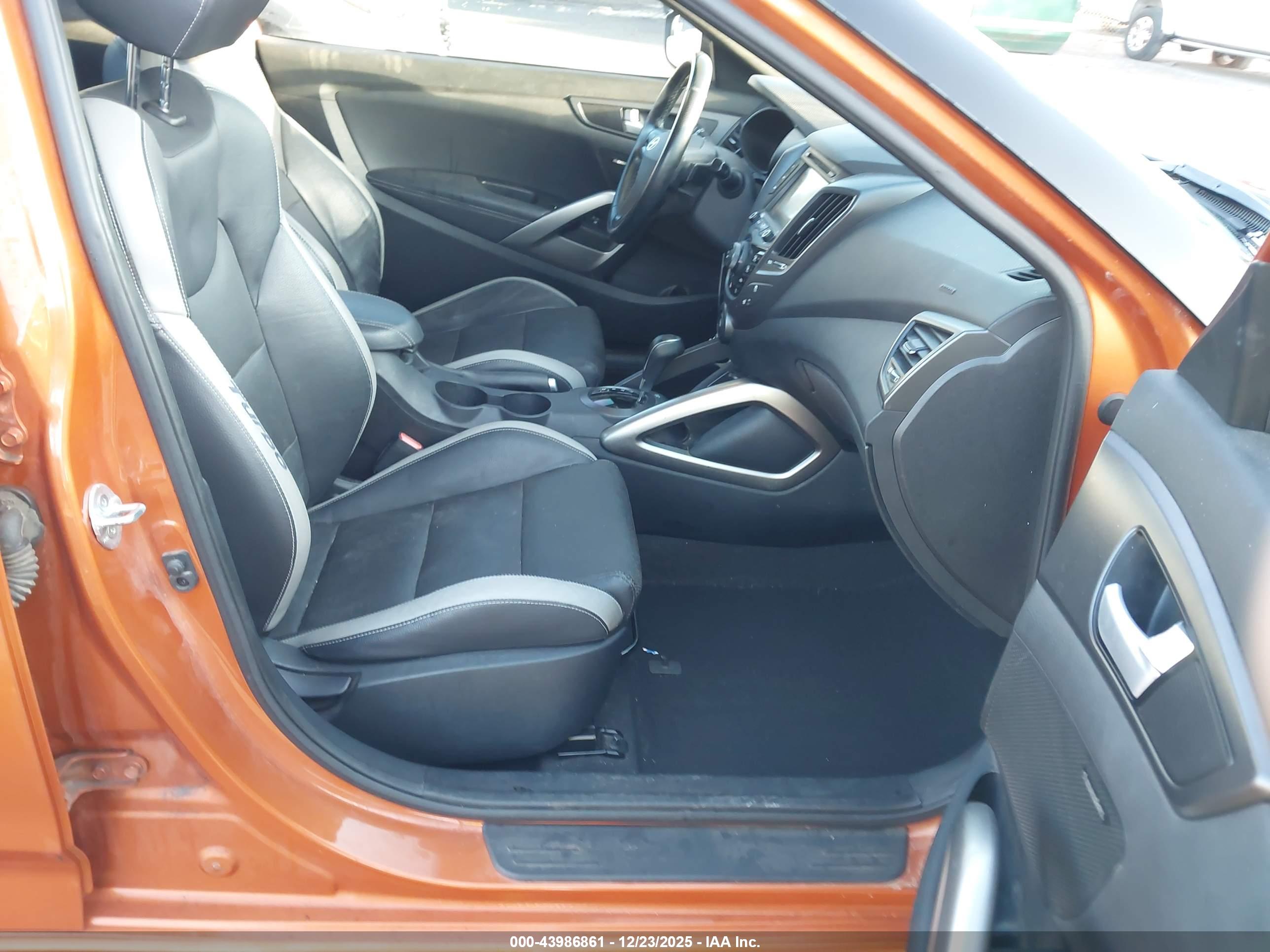HYUNDAI VELOSTER image 5