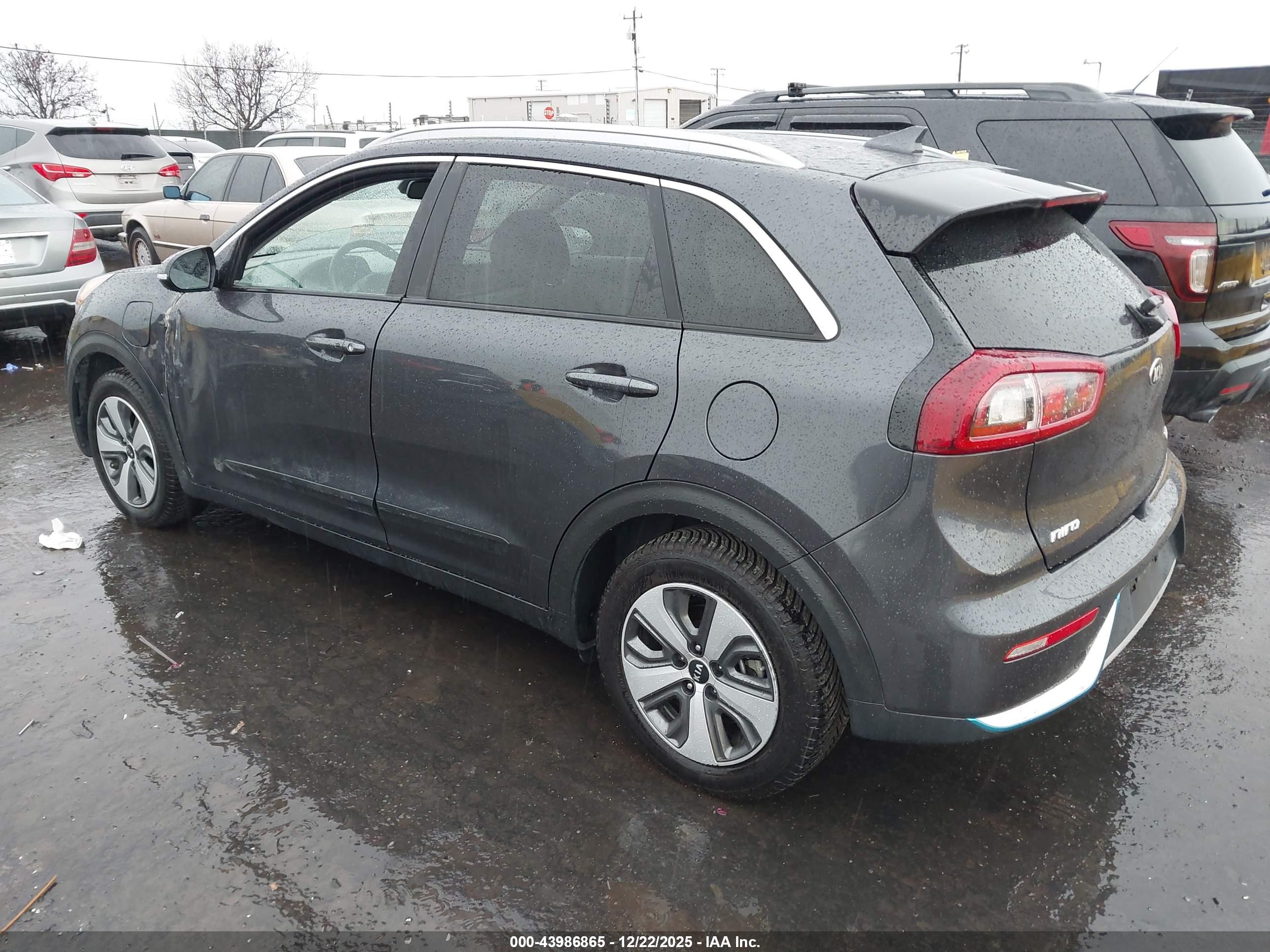 KIA NIRO image 3