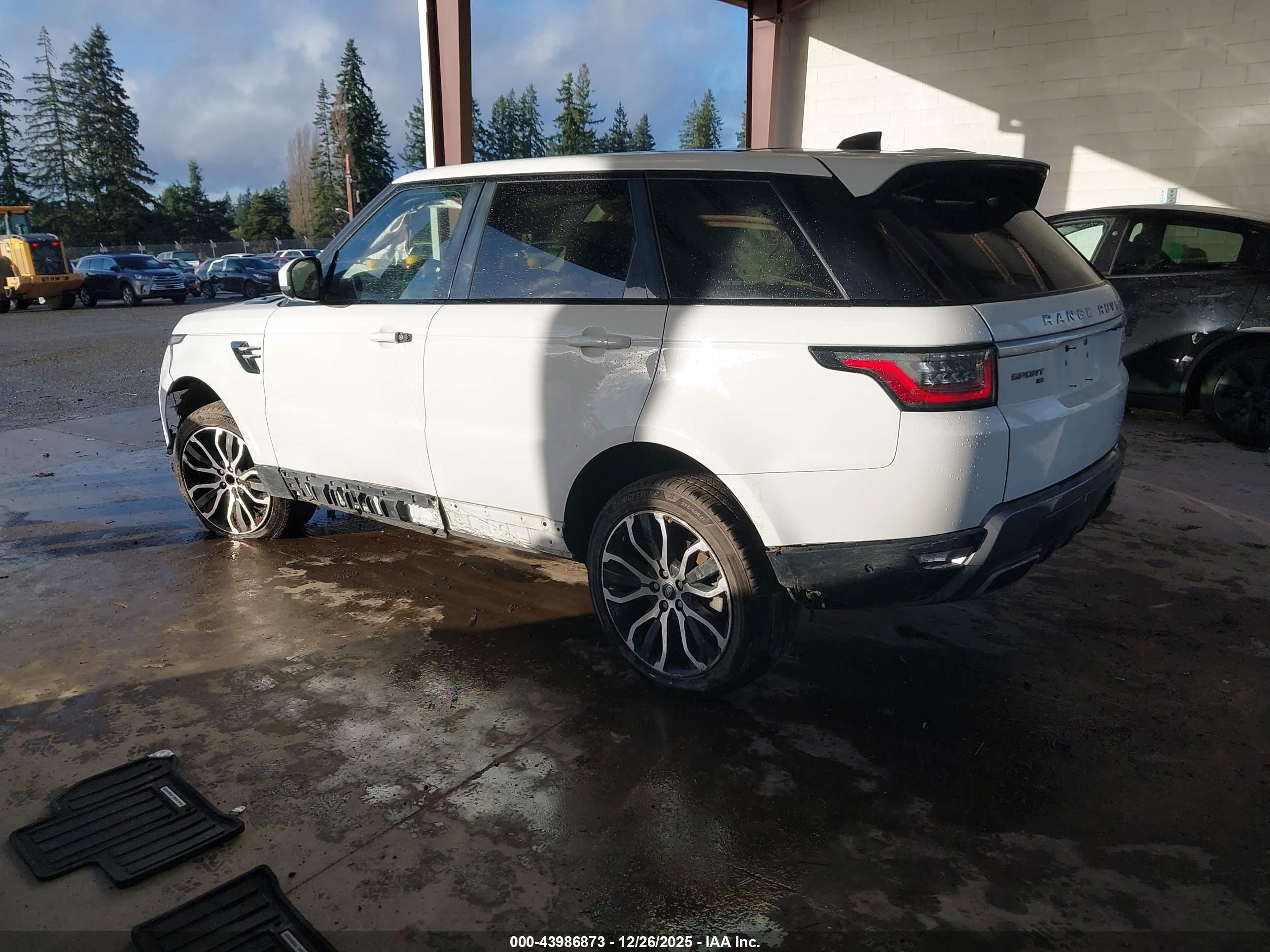 LAND ROVER image 3
