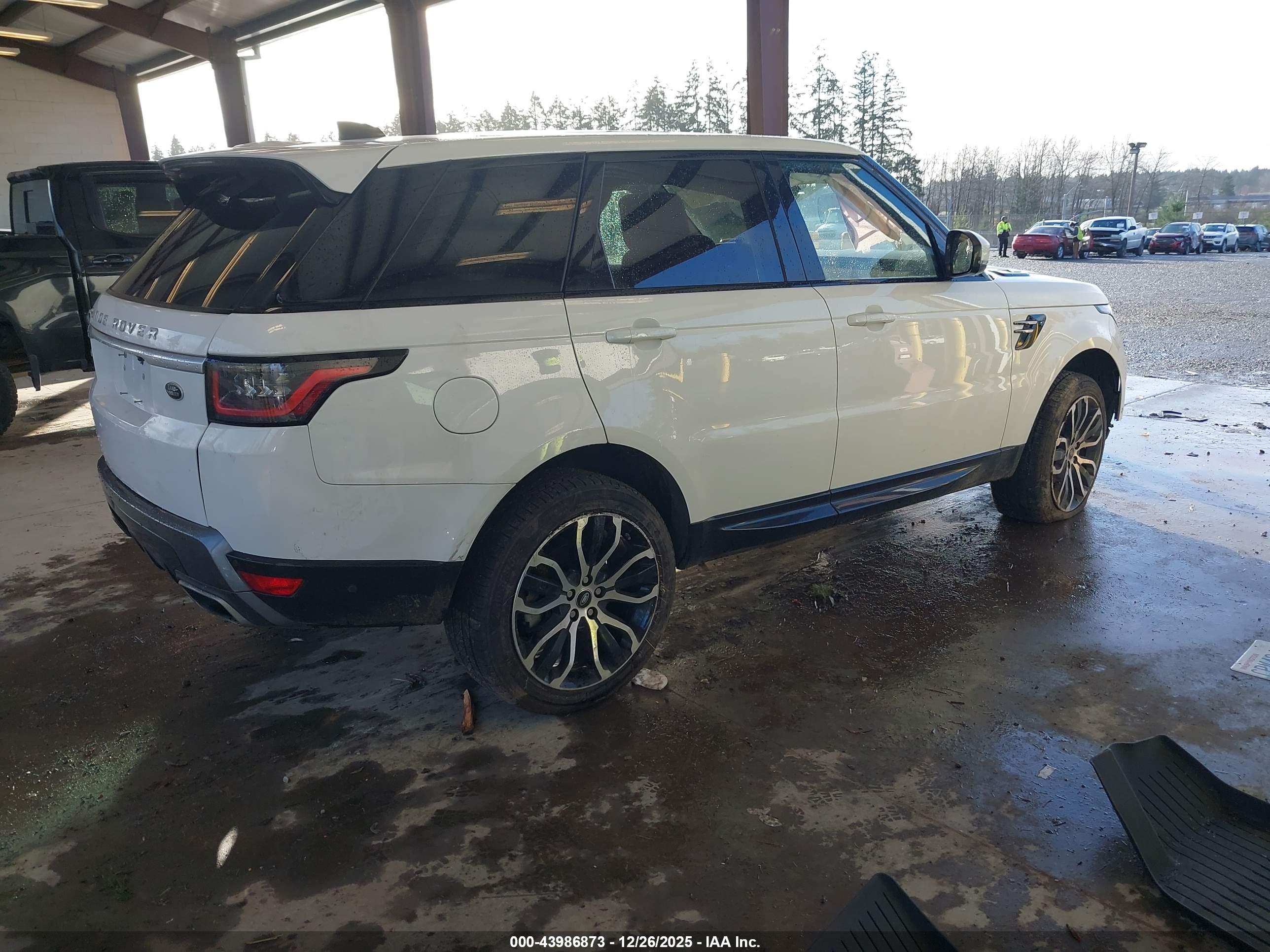 LAND ROVER image 4