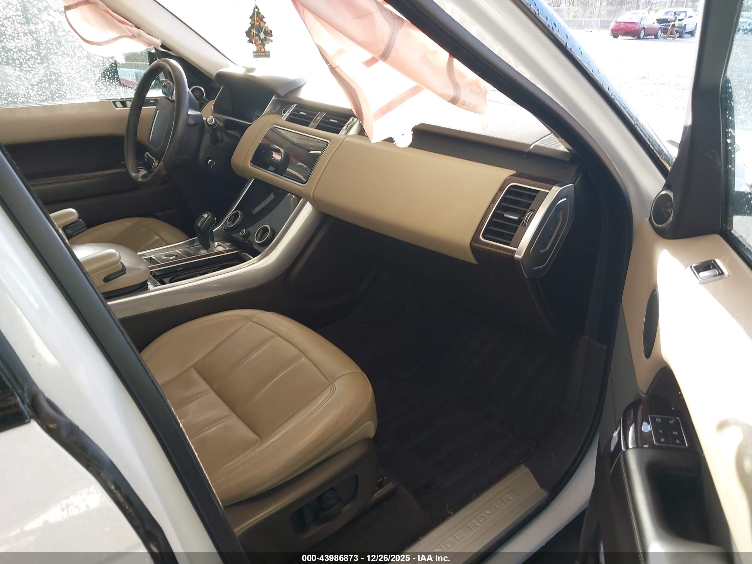 LAND ROVER image 5