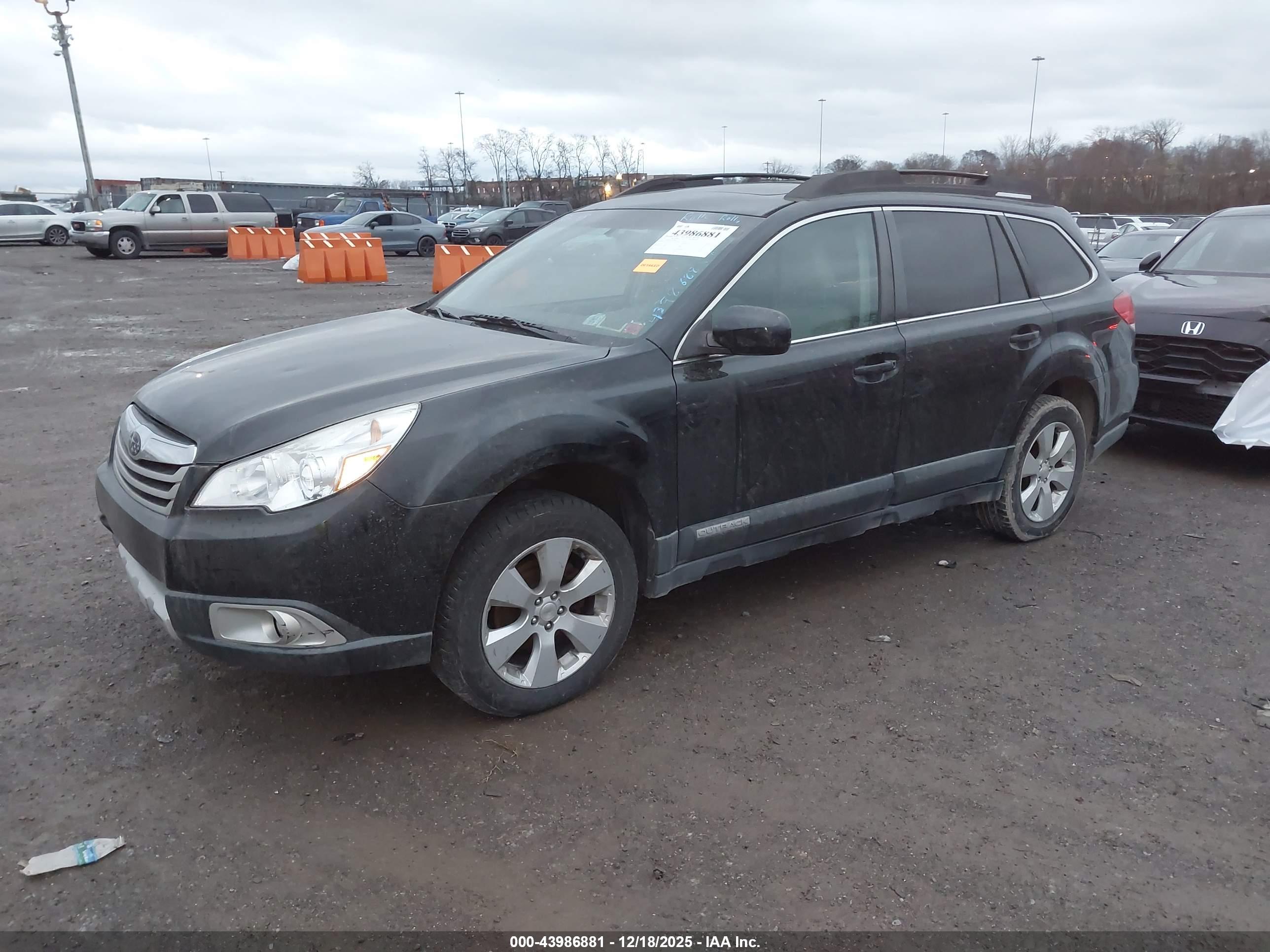 SUBARU OUTBACK image 2