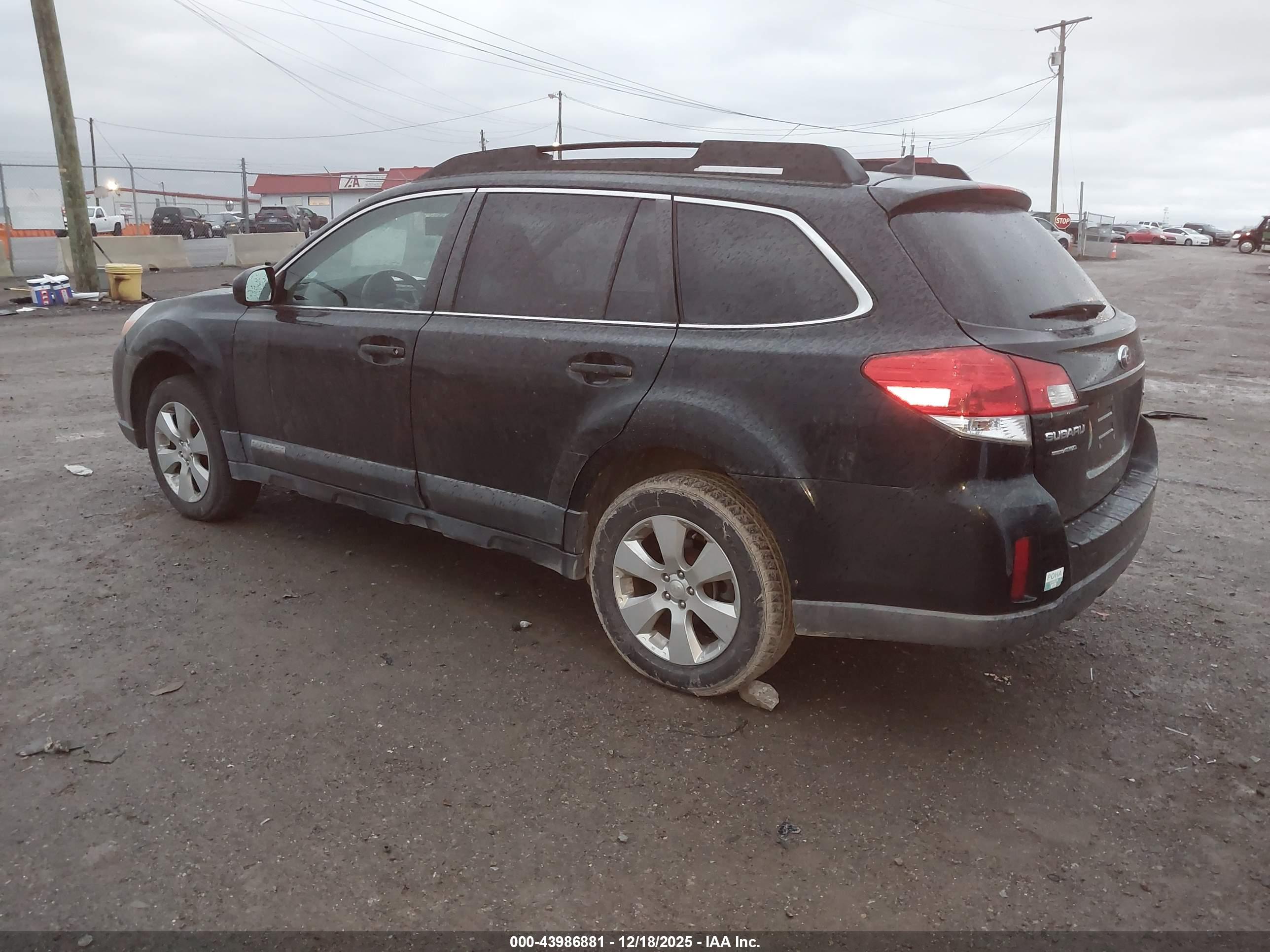 SUBARU OUTBACK image 3