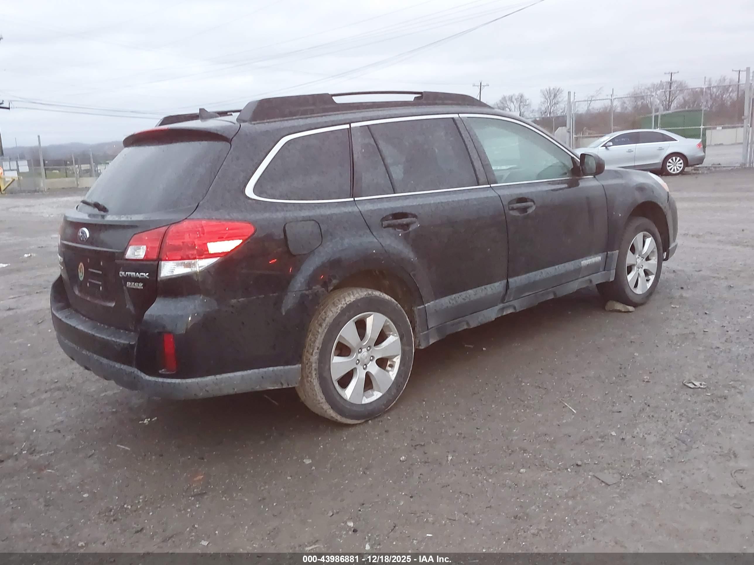 SUBARU OUTBACK image 4