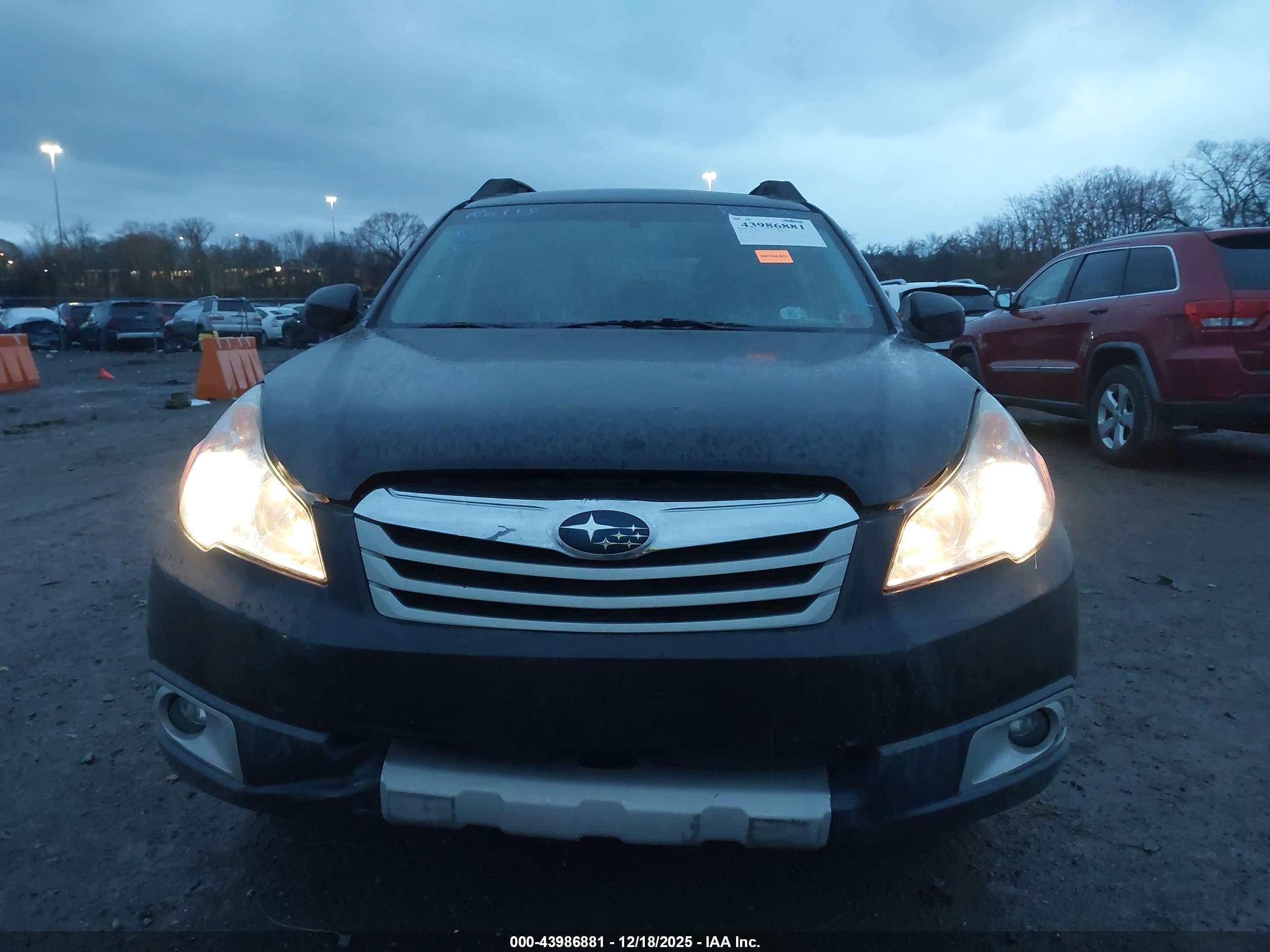 SUBARU OUTBACK image 6