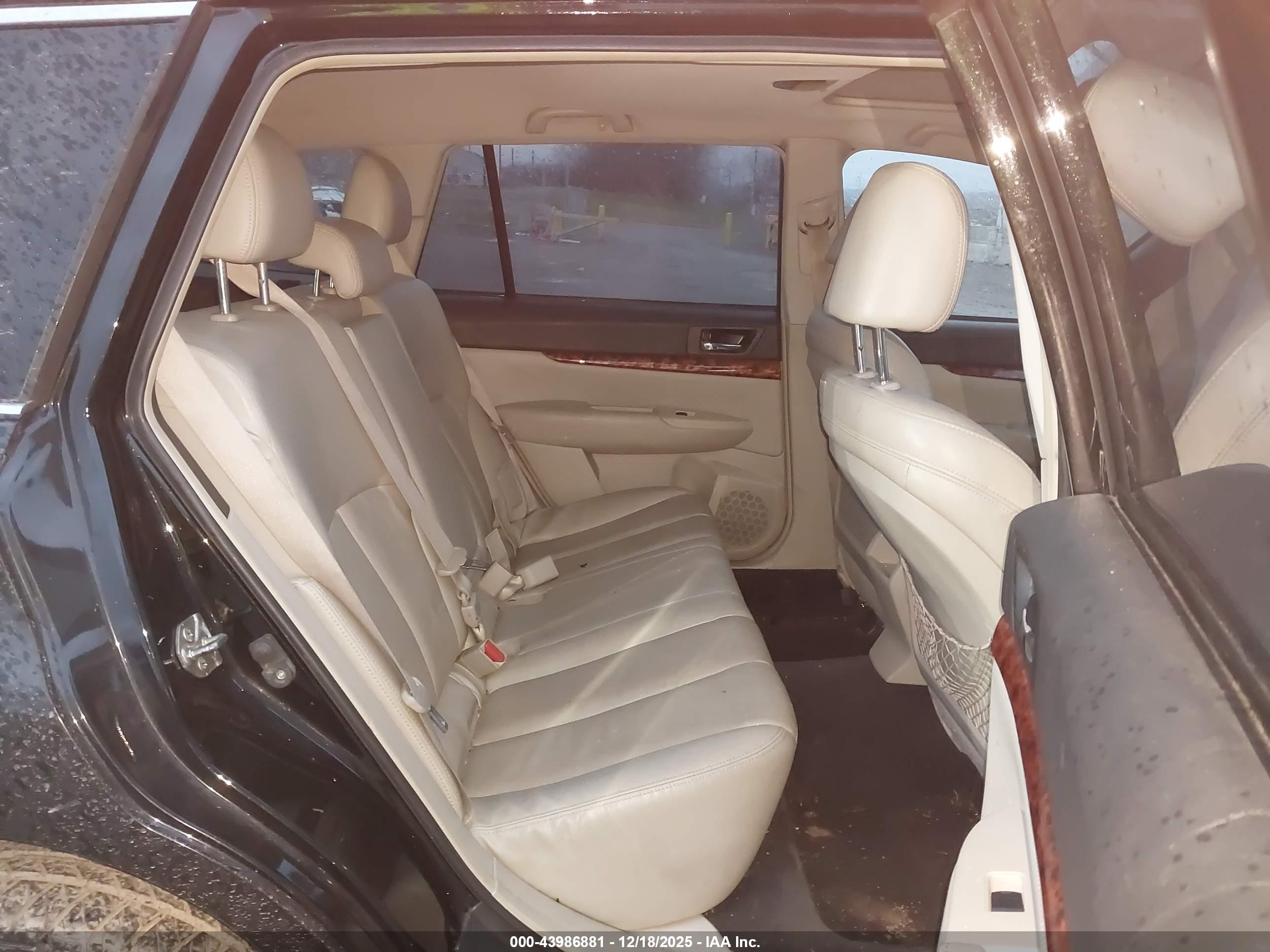 SUBARU OUTBACK image 8