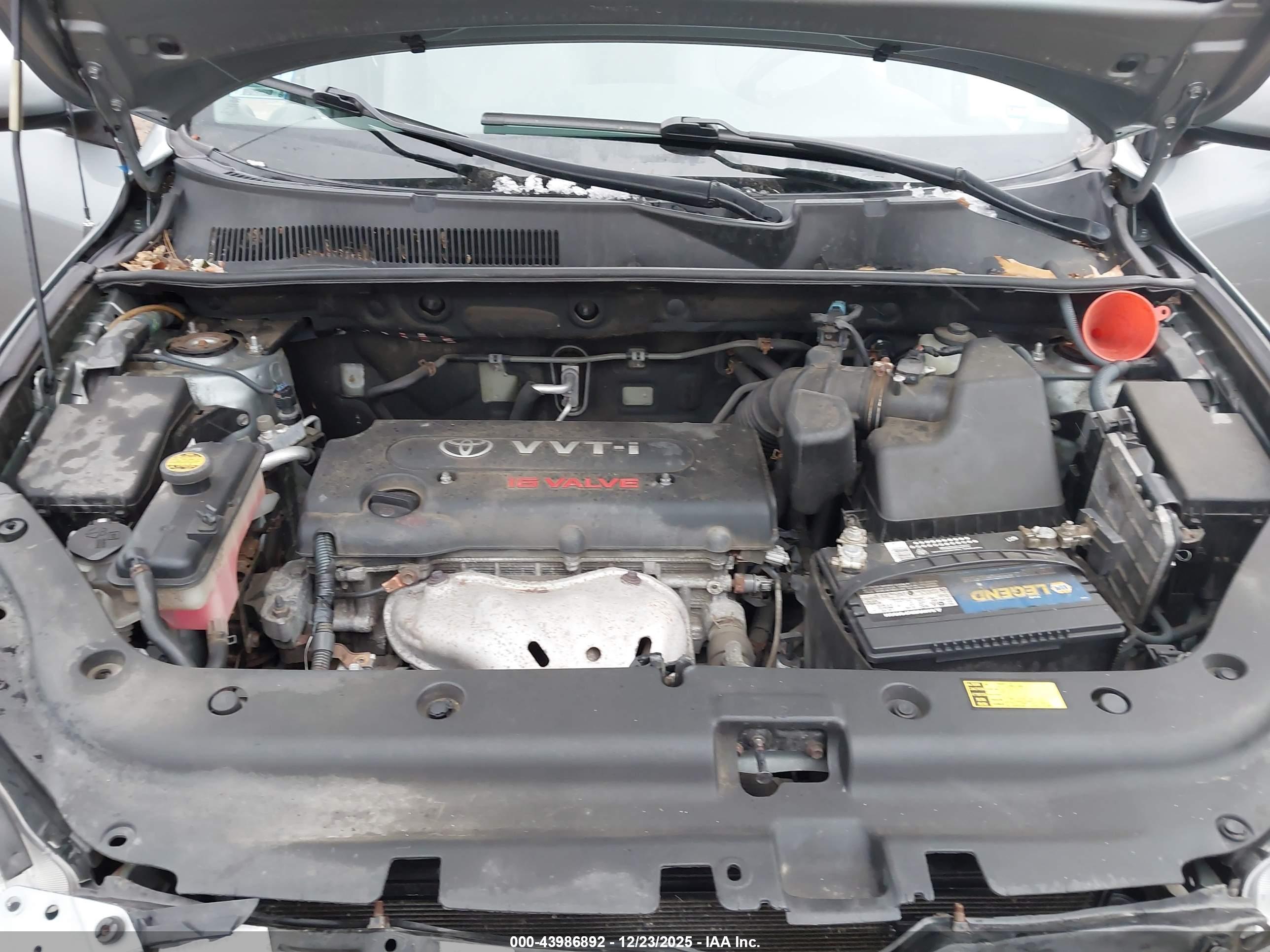 TOYOTA RAV4 image 10