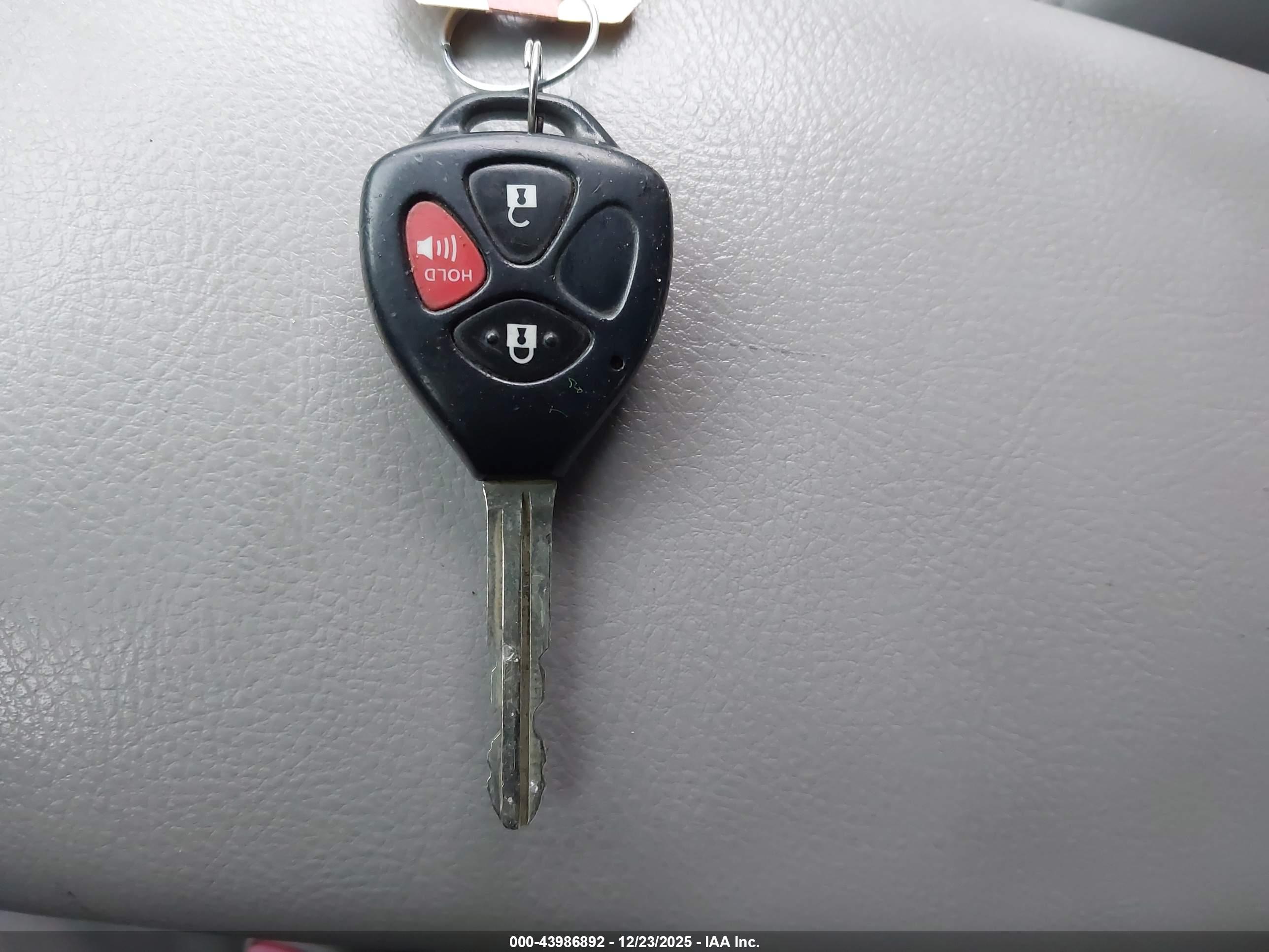 TOYOTA RAV4 image 11