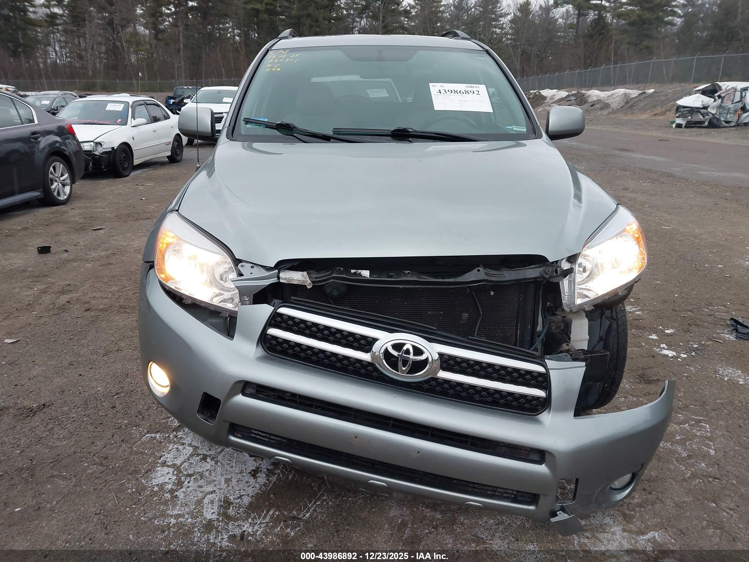 TOYOTA RAV4 image 6