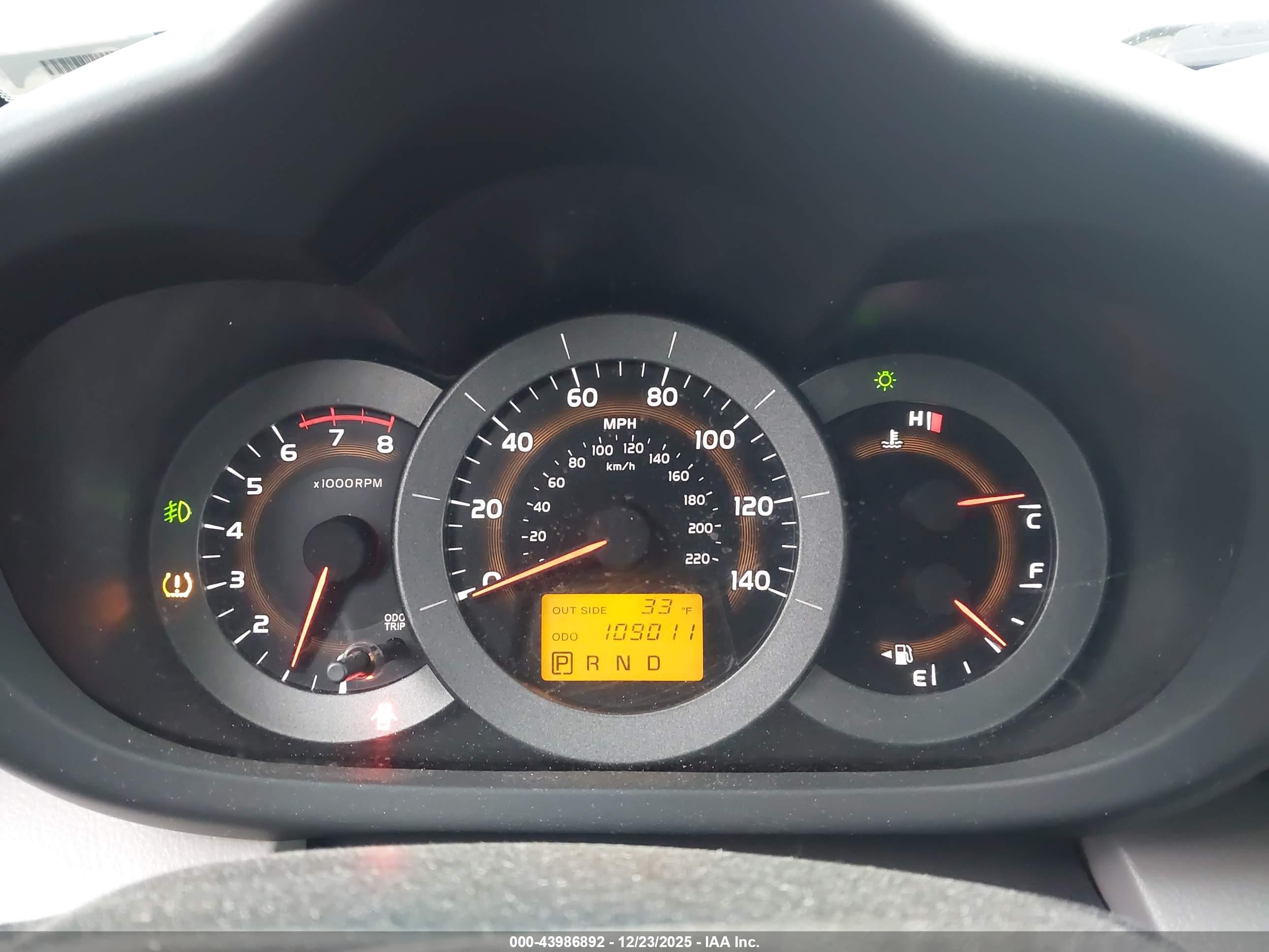 TOYOTA RAV4 image 7