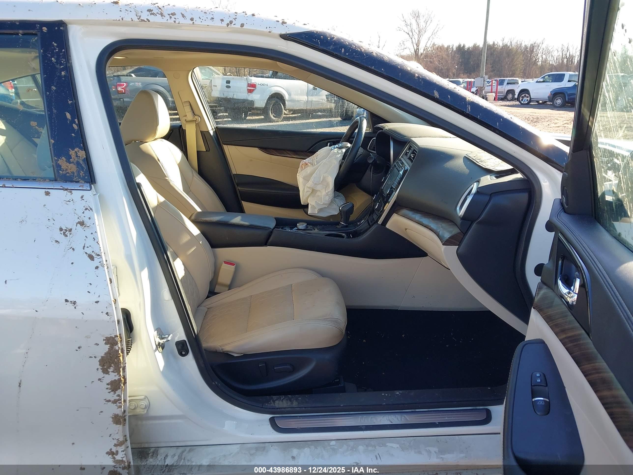 NISSAN MAXIMA image 5