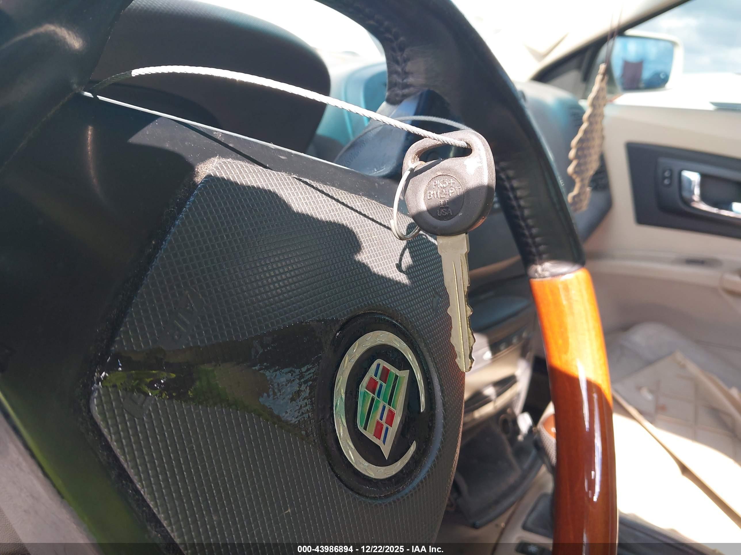 CADILLAC CTS image 11