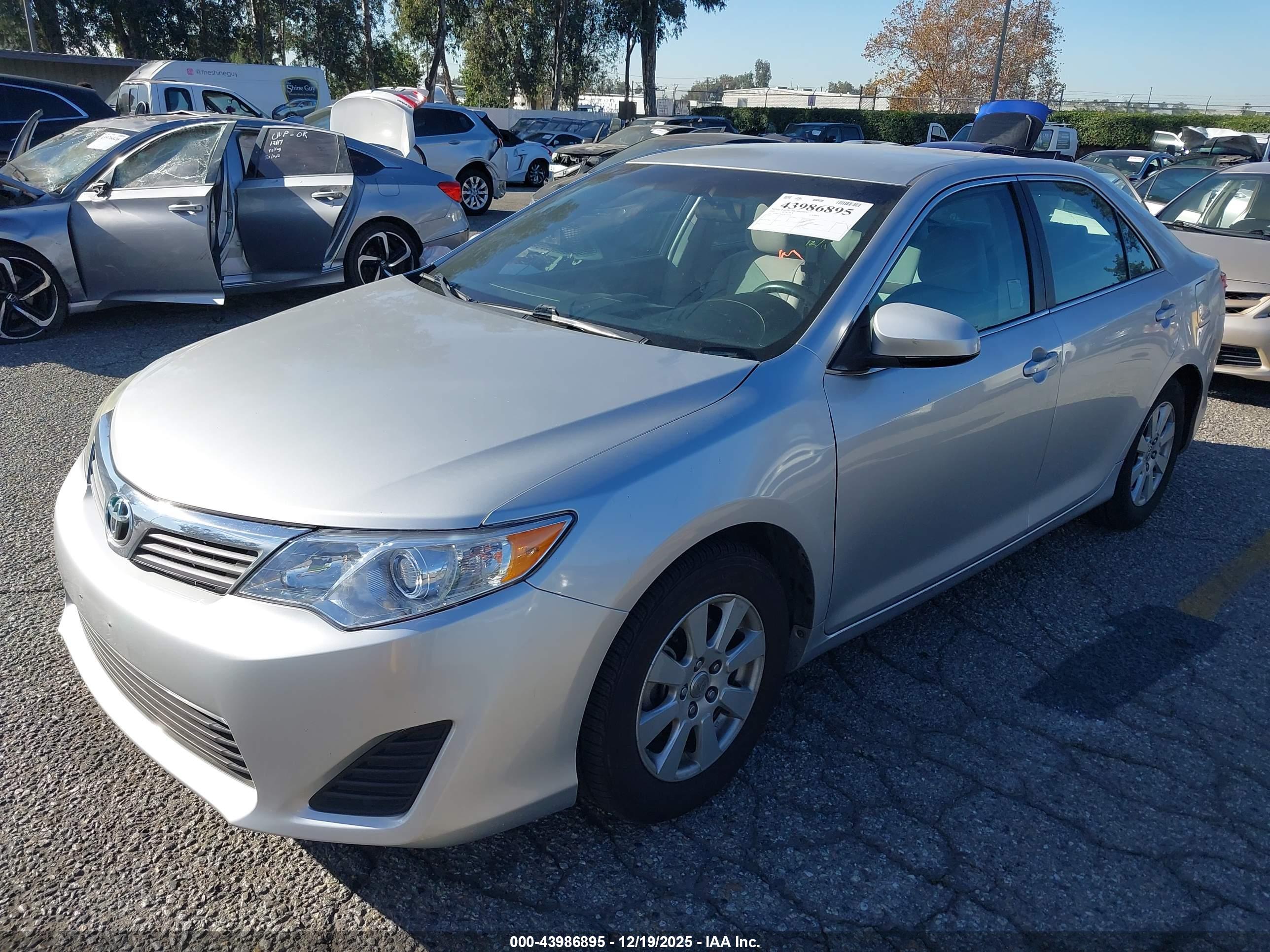 TOYOTA CAMRY image 2