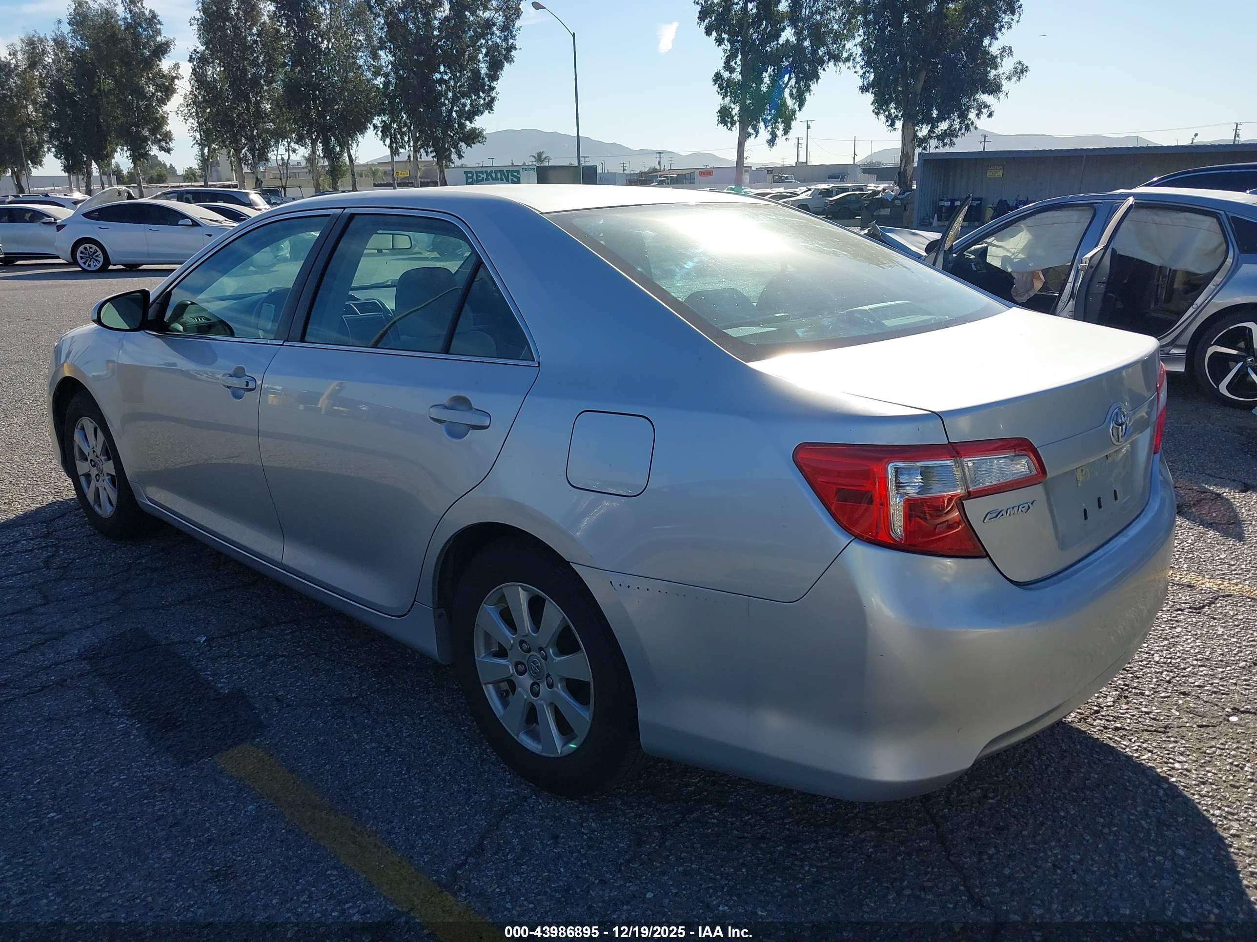 TOYOTA CAMRY image 3