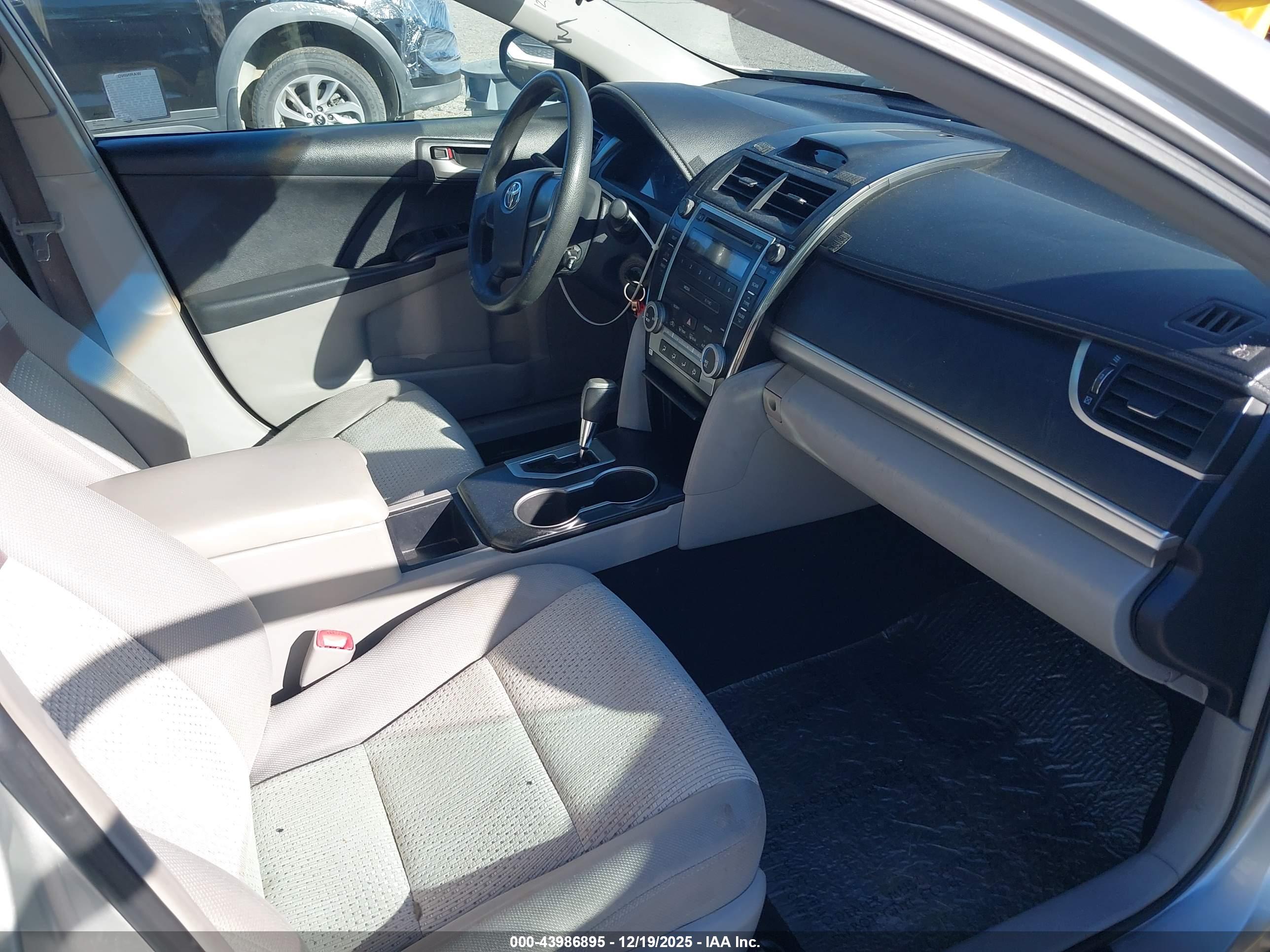 TOYOTA CAMRY image 5