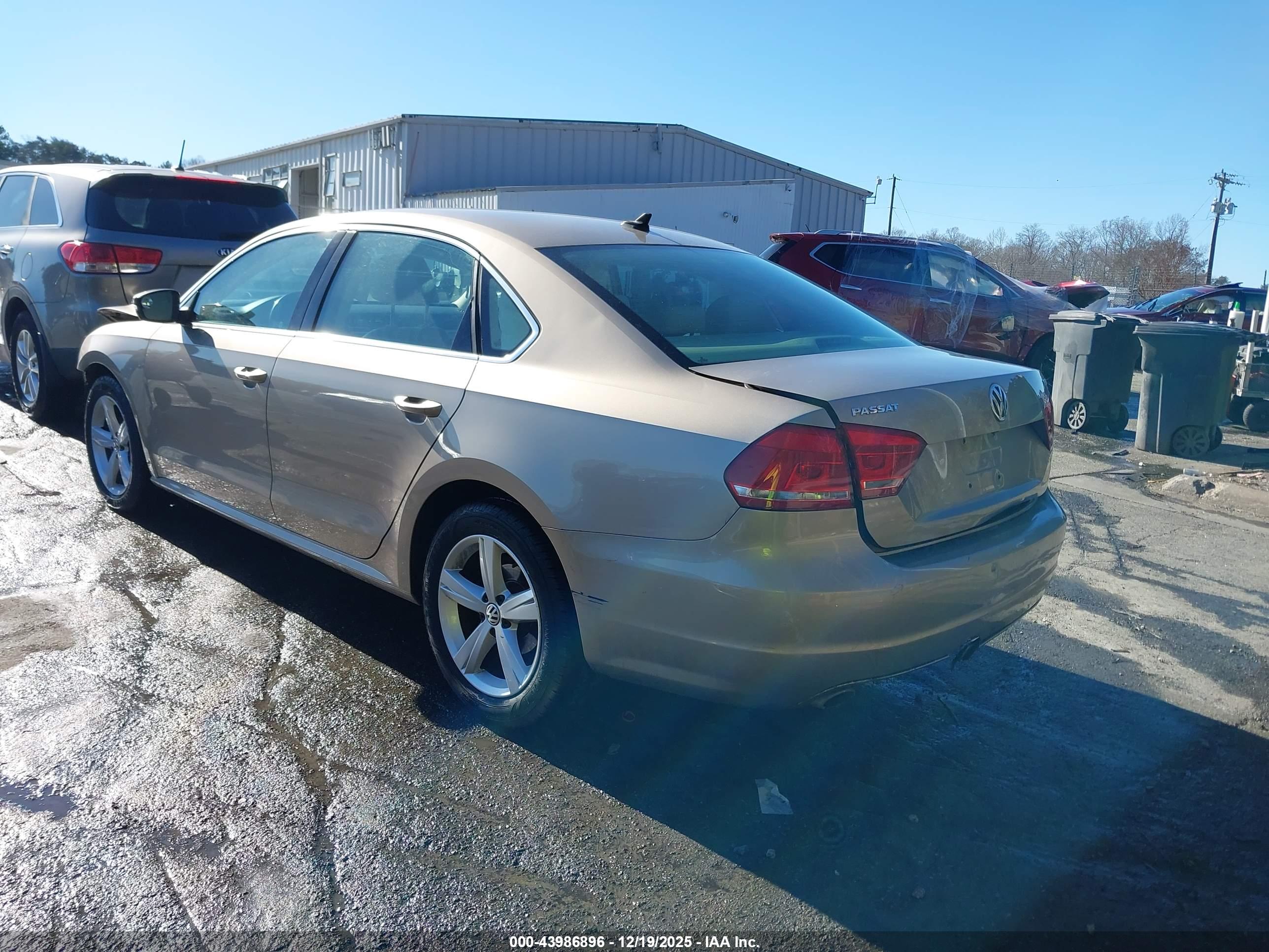 VOLKSWAGEN PASSAT image 3