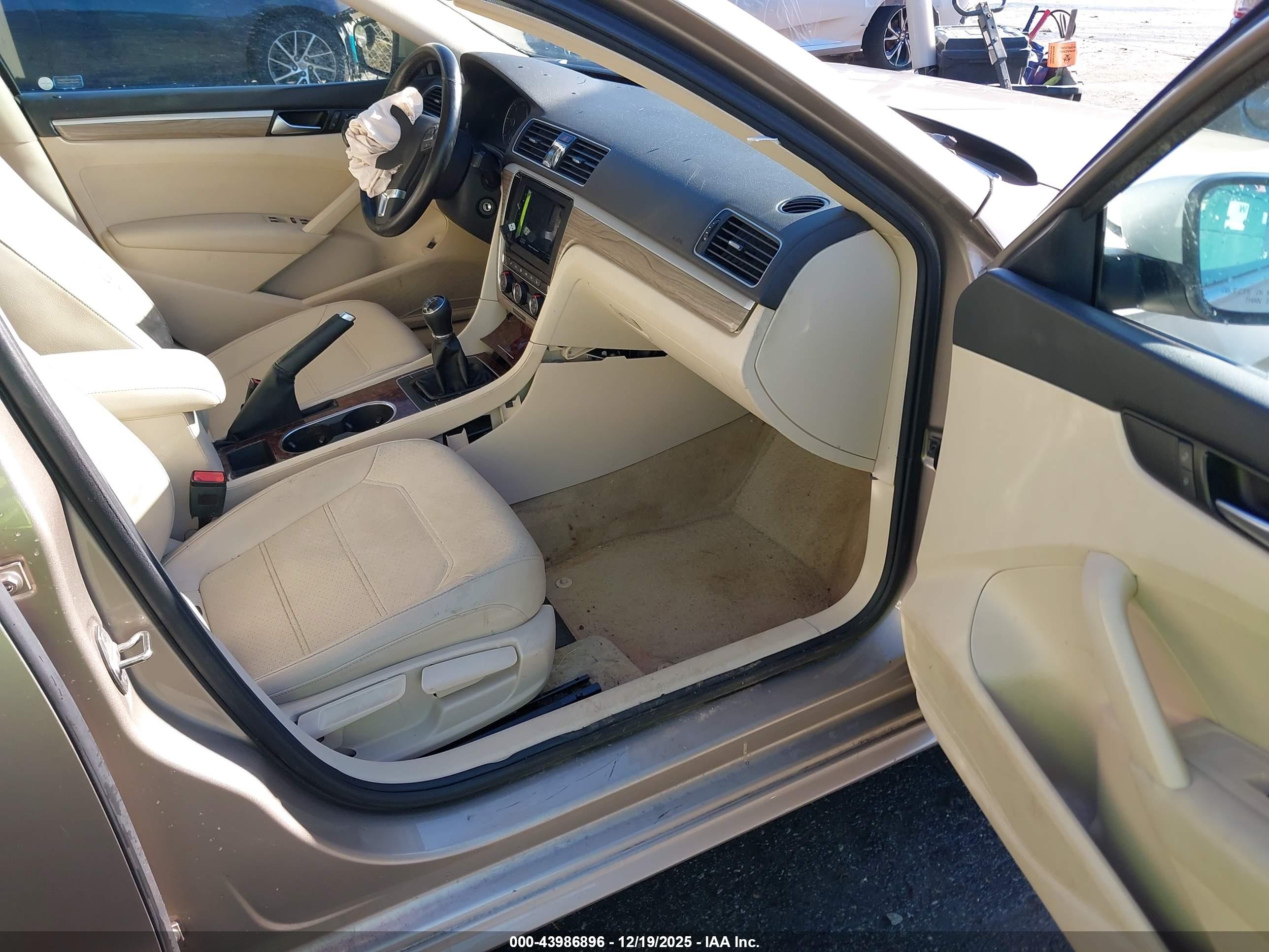 VOLKSWAGEN PASSAT image 5
