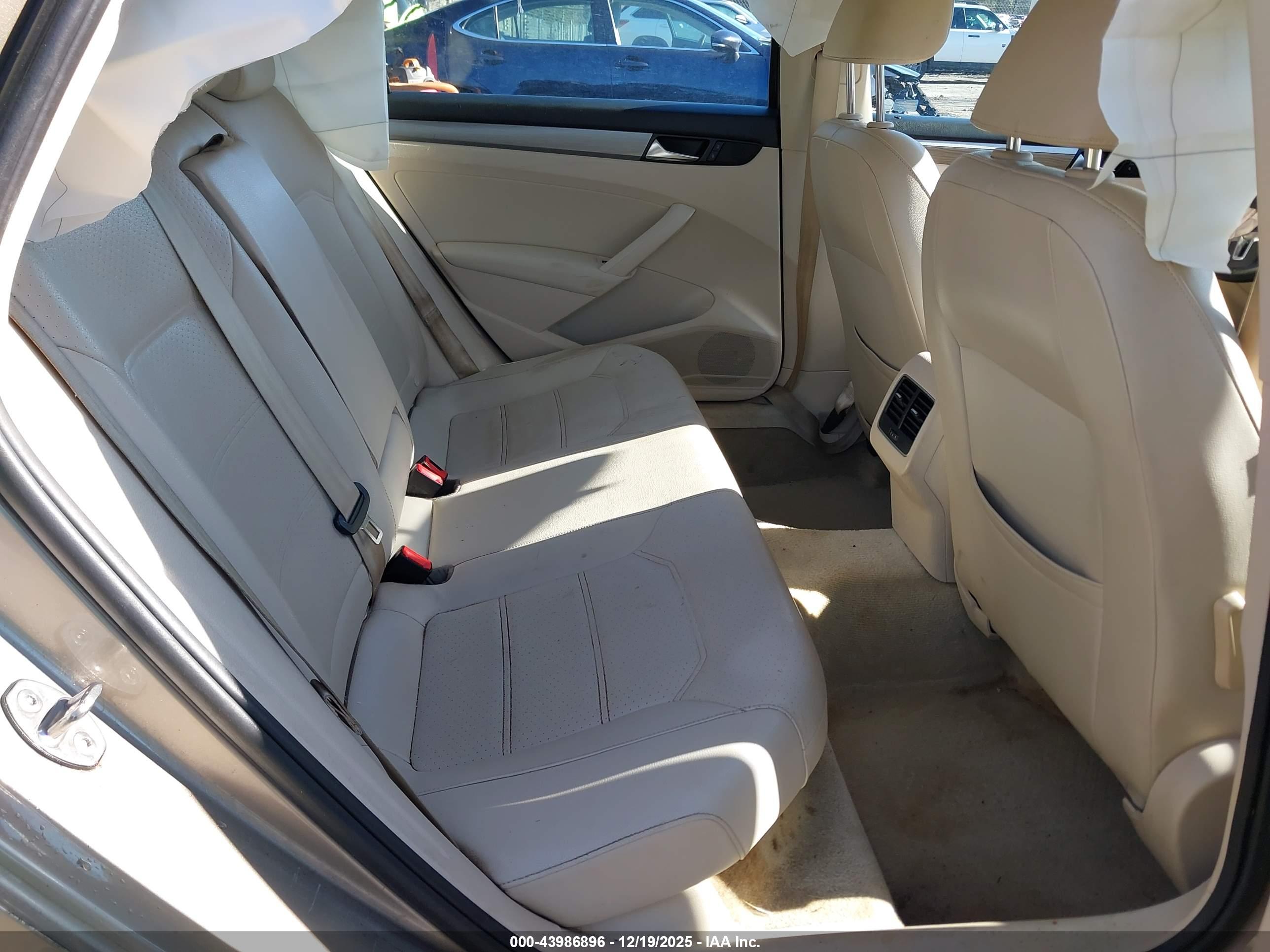 VOLKSWAGEN PASSAT image 8