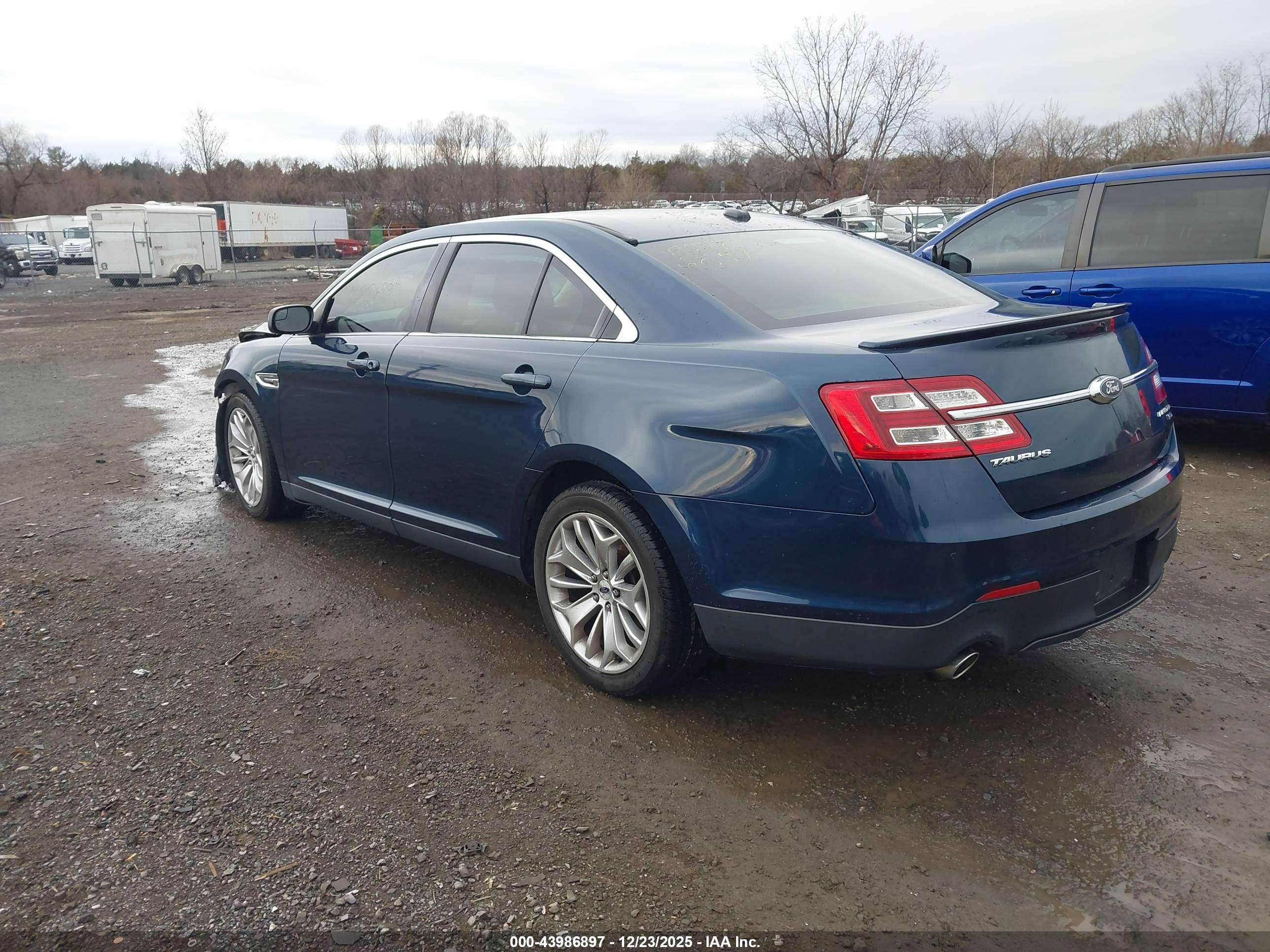 FORD TAURUS image 3