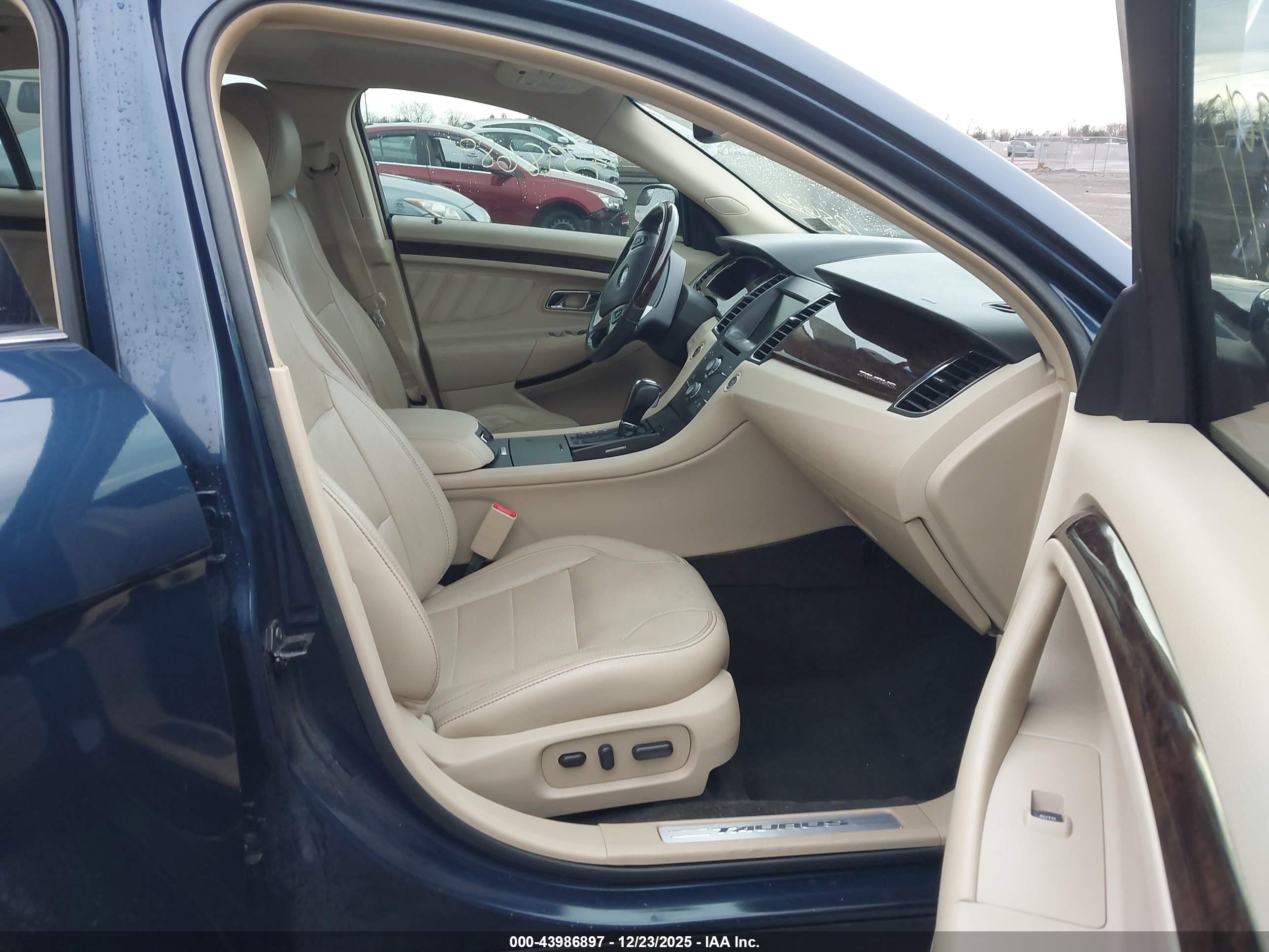 FORD TAURUS image 5