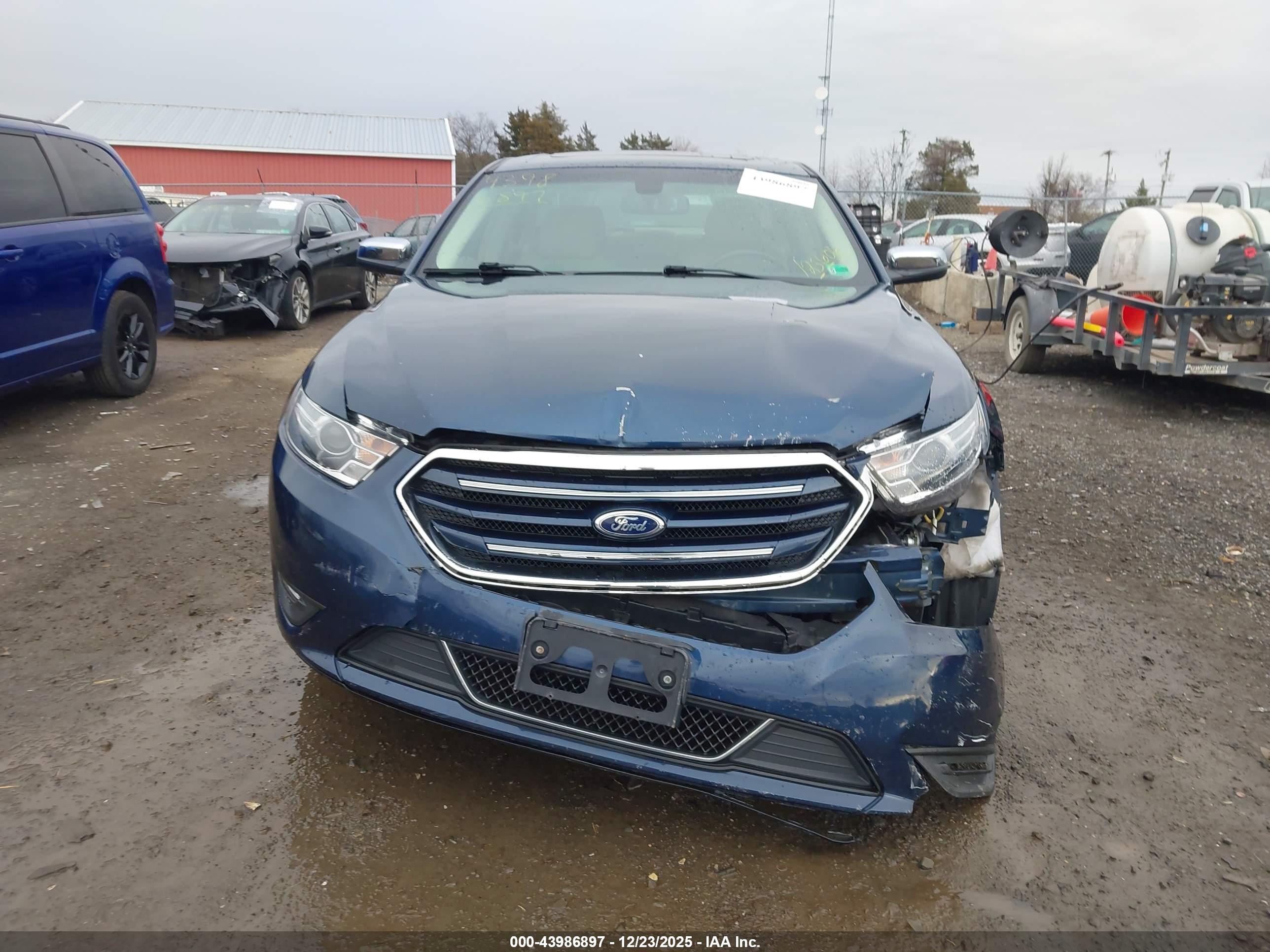 FORD TAURUS image 6
