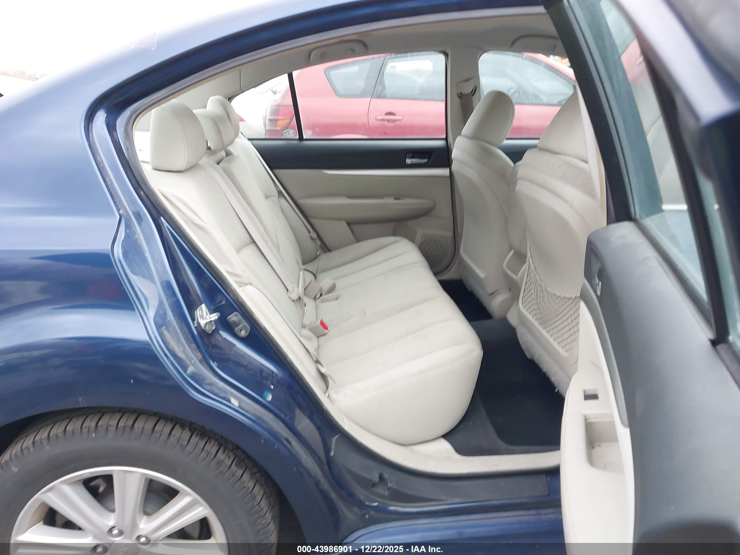 SUBARU LEGACY image 8