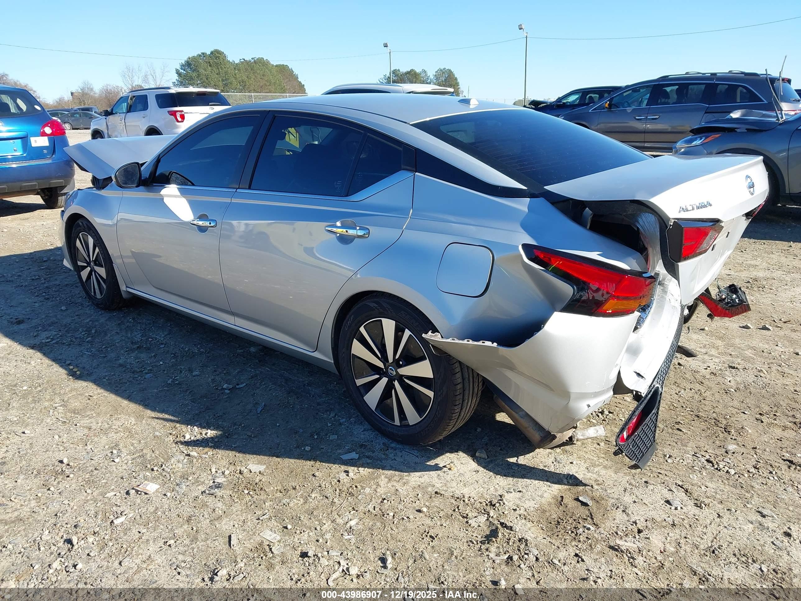 NISSAN ALTIMA image 3