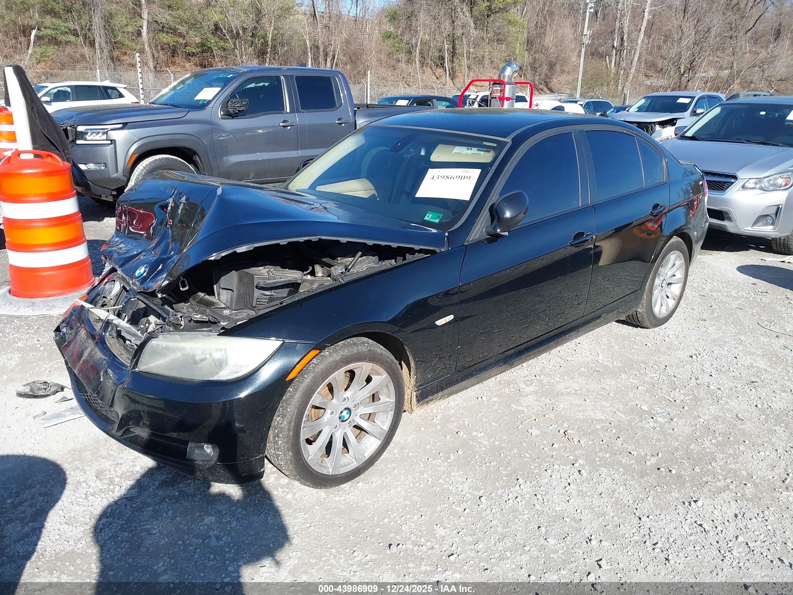 BMW 328I image 2