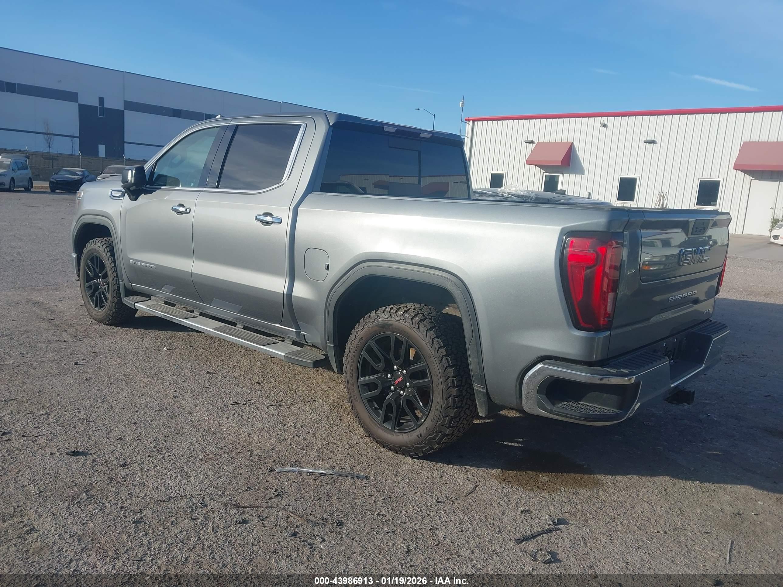 GMC SIERRA image 3