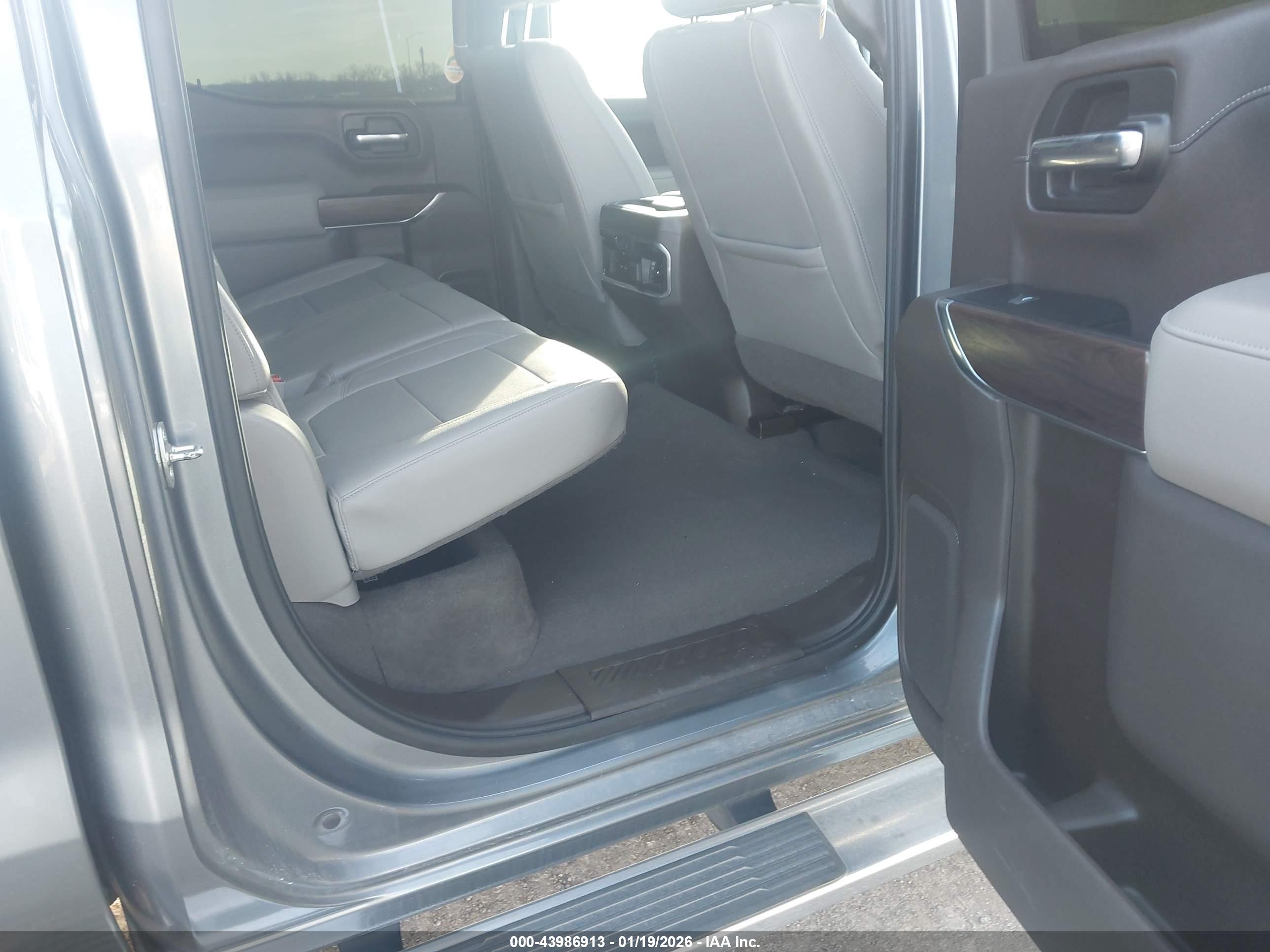 GMC SIERRA image 8