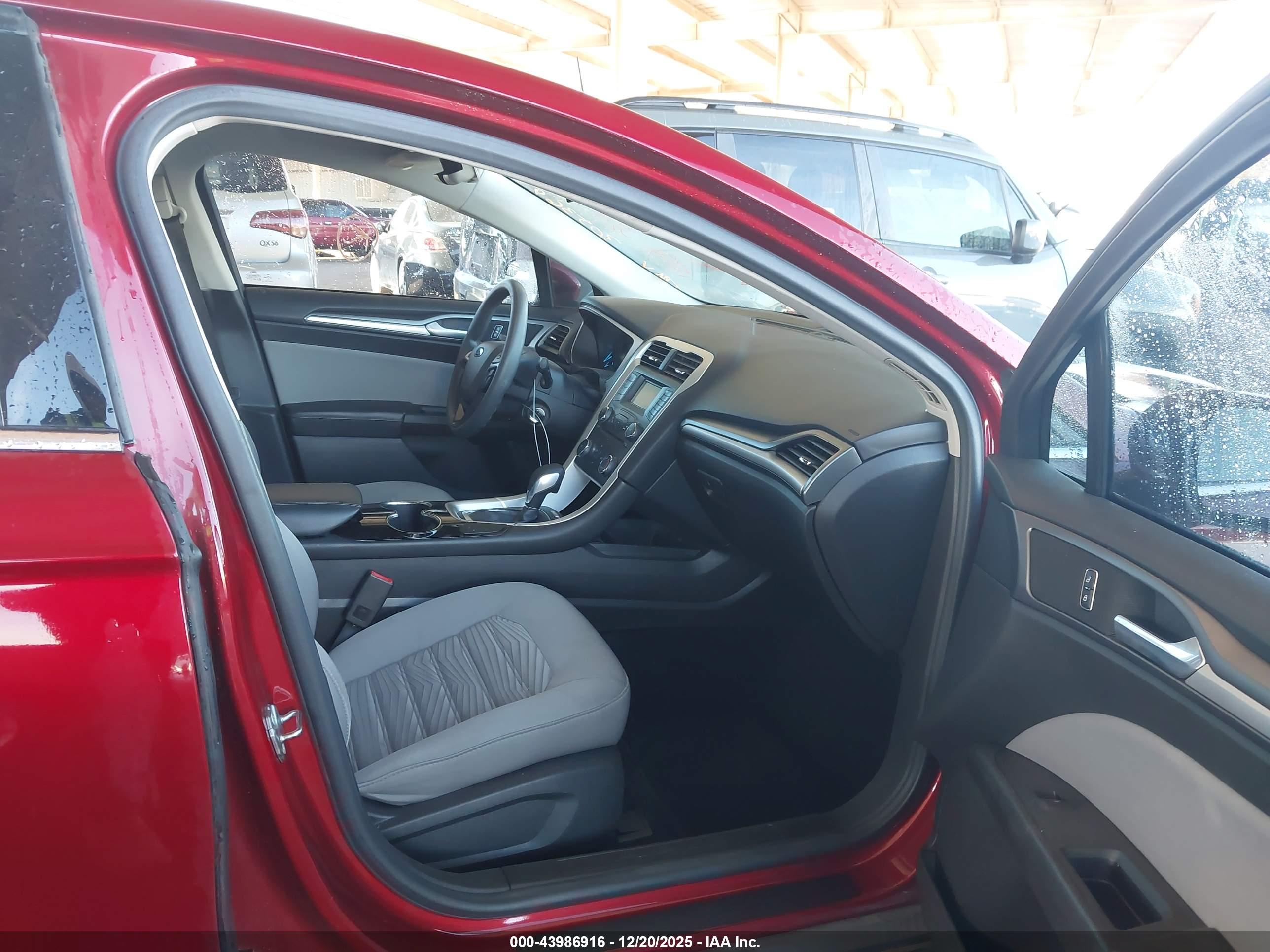 FORD FUSION image 5