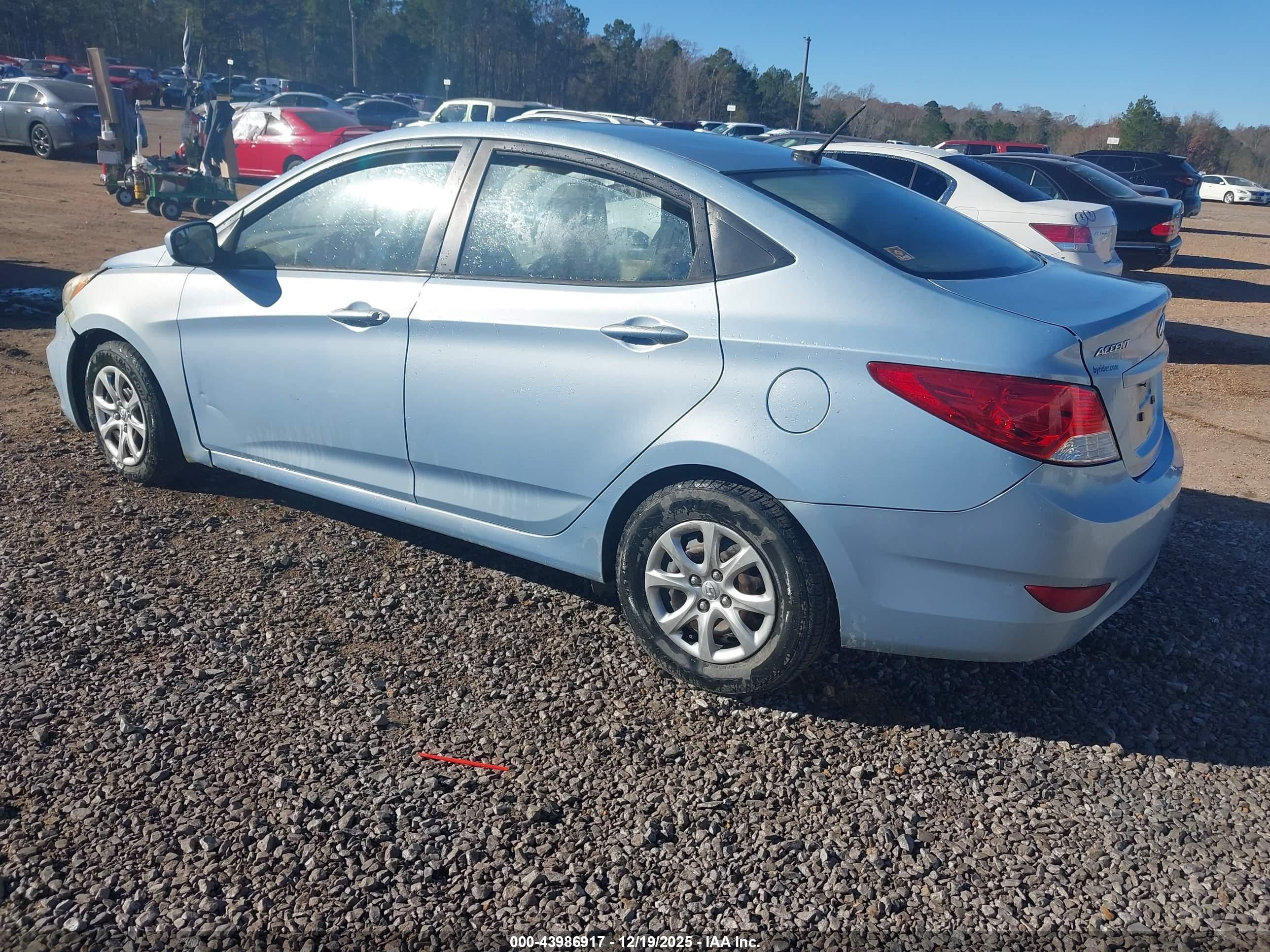 HYUNDAI ACCENT image 3