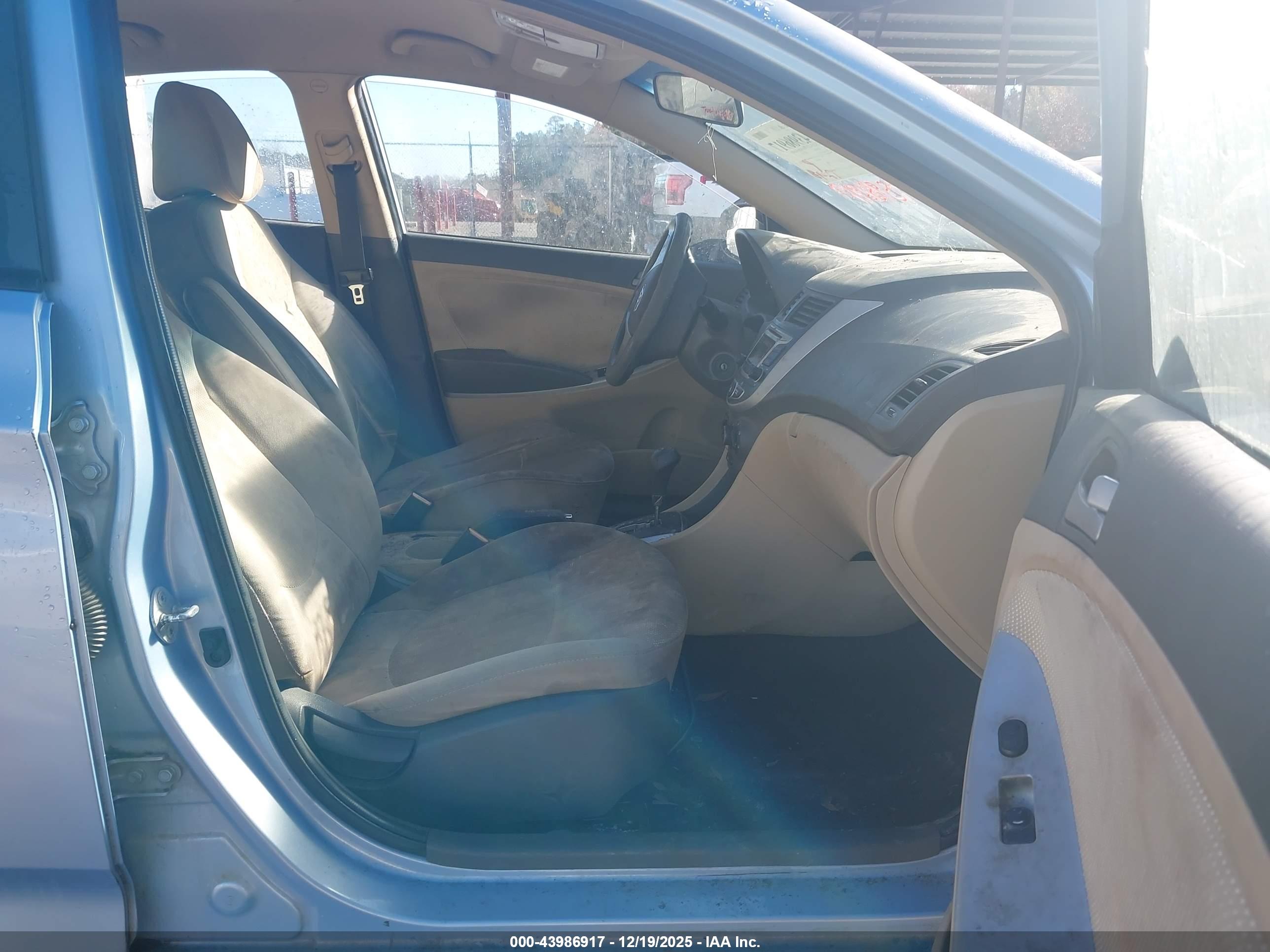 HYUNDAI ACCENT image 5