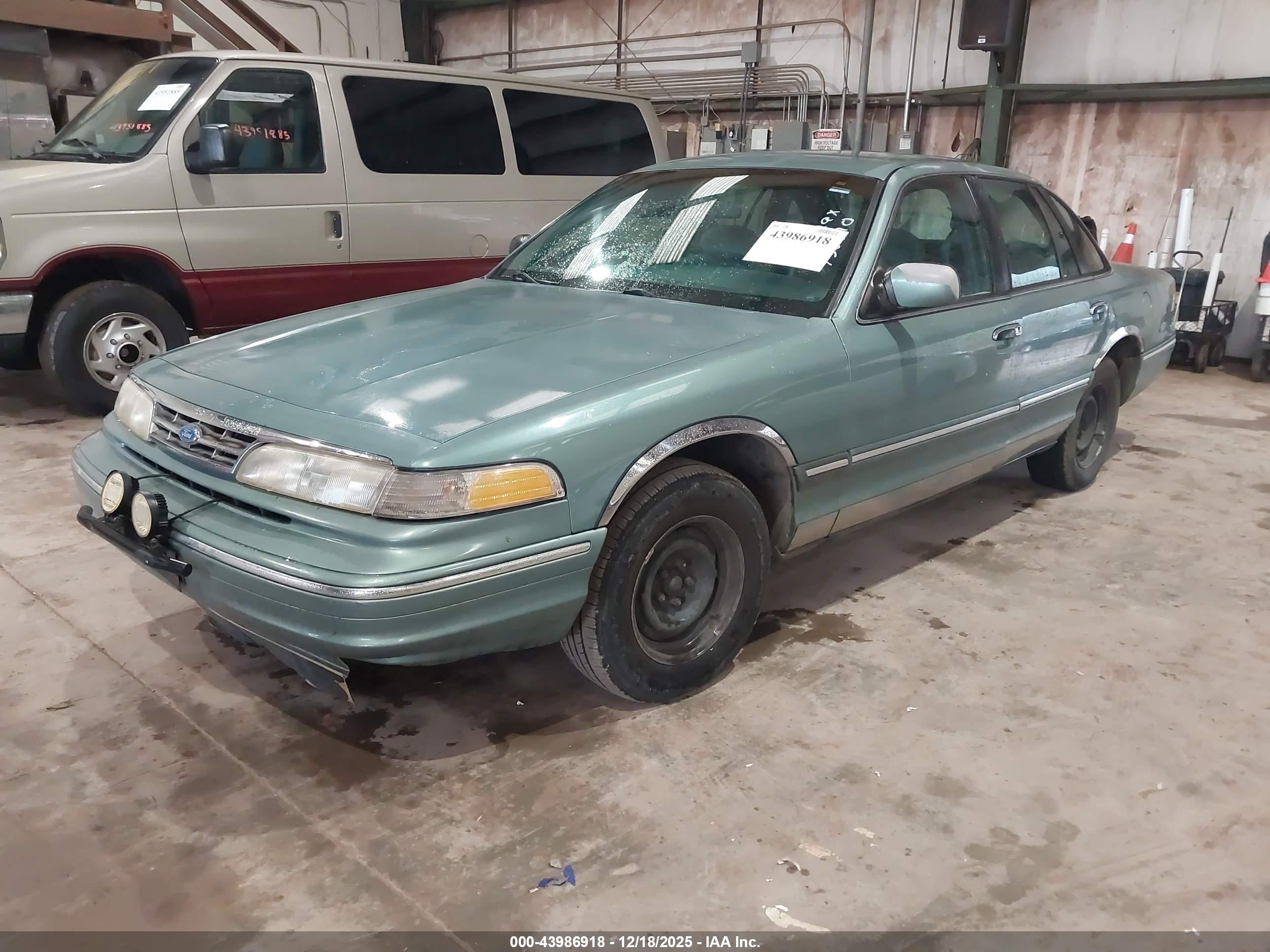 FORD CROWN image 2