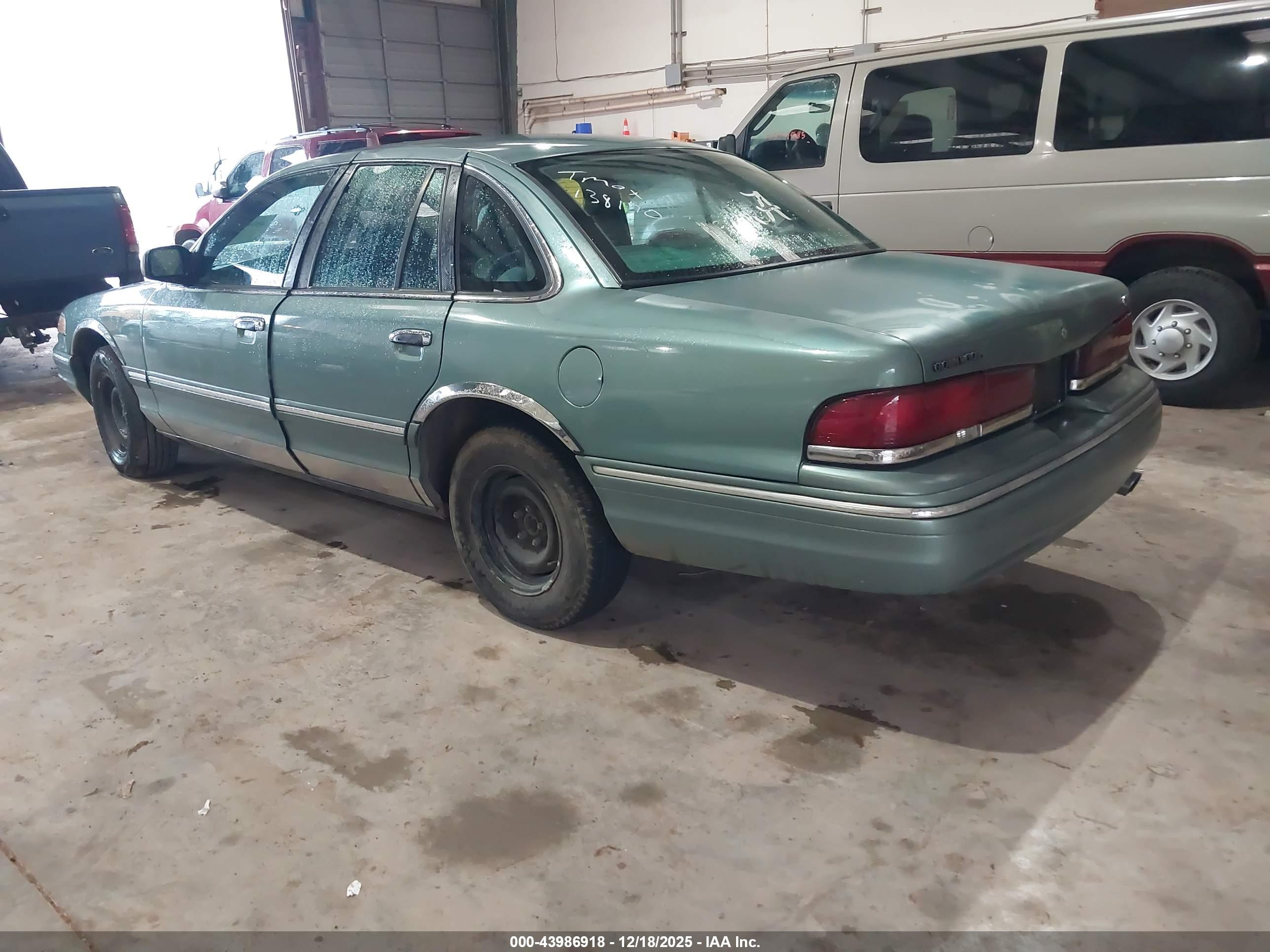 FORD CROWN image 3