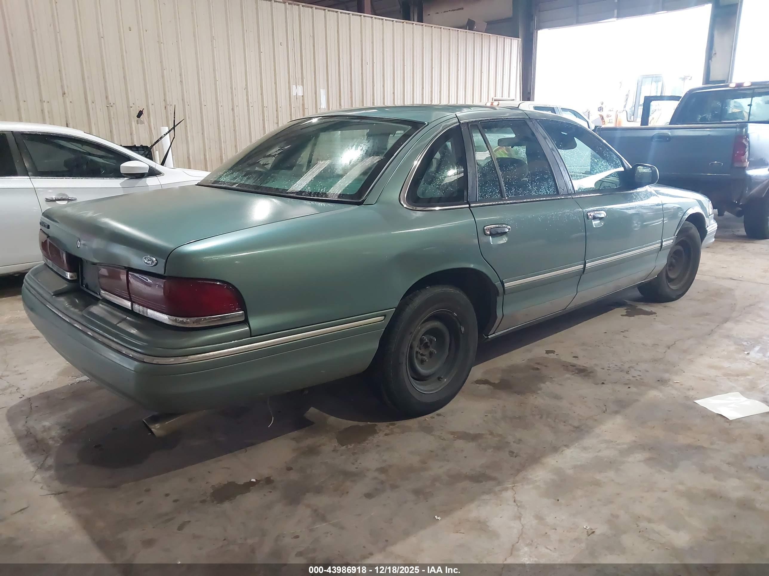 FORD CROWN image 4