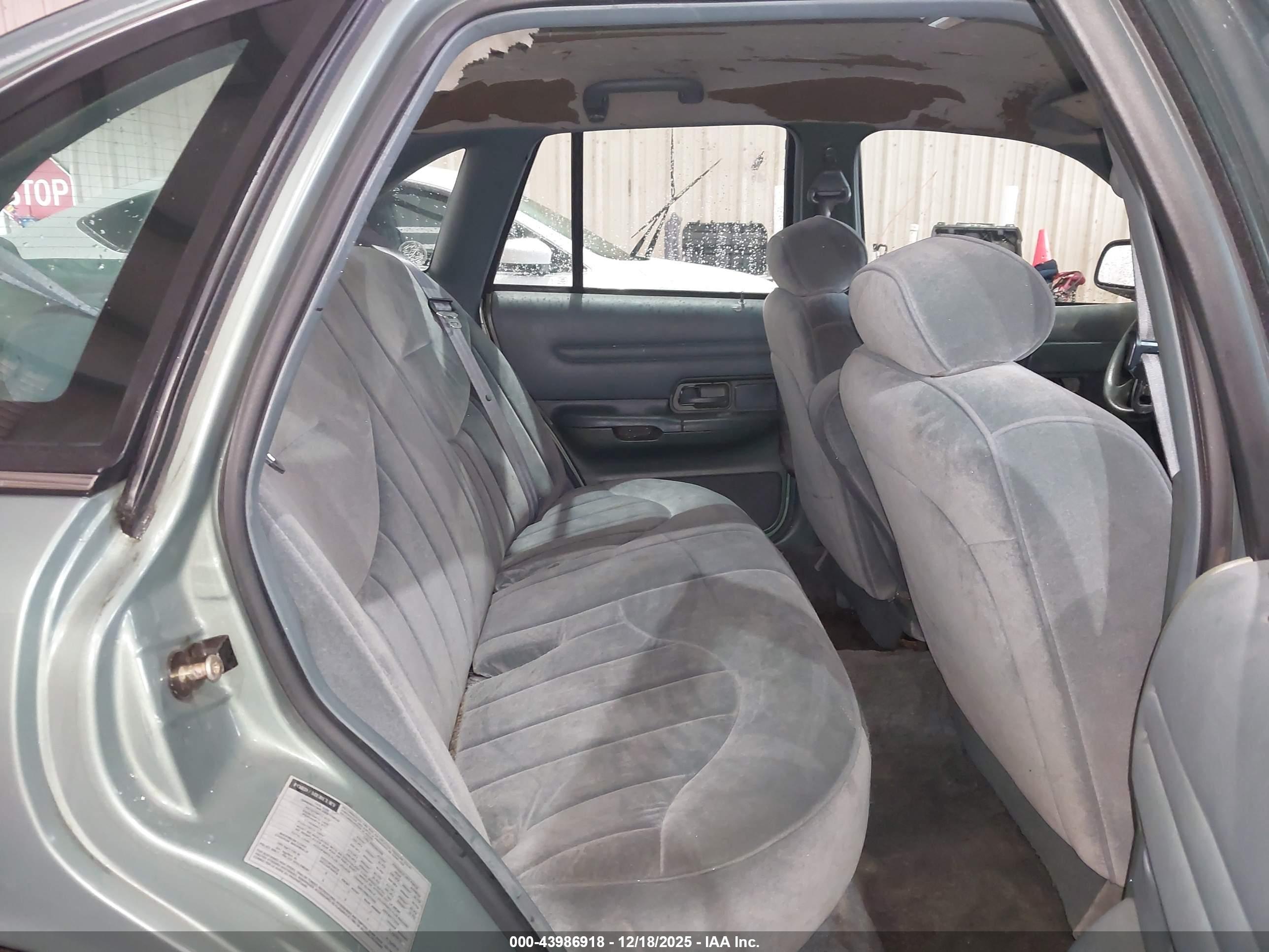 FORD CROWN image 8
