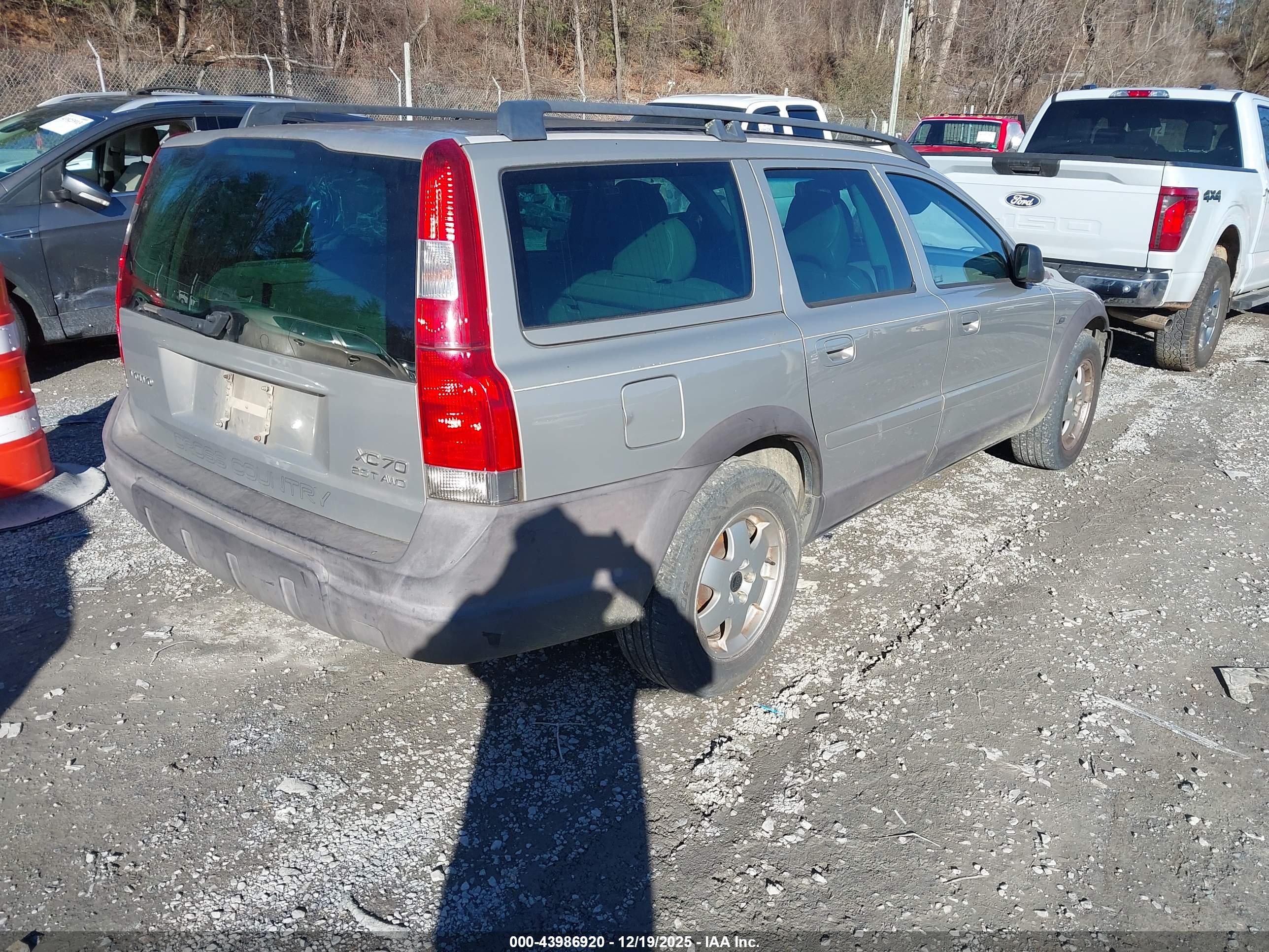 VOLVO XC70 image 4