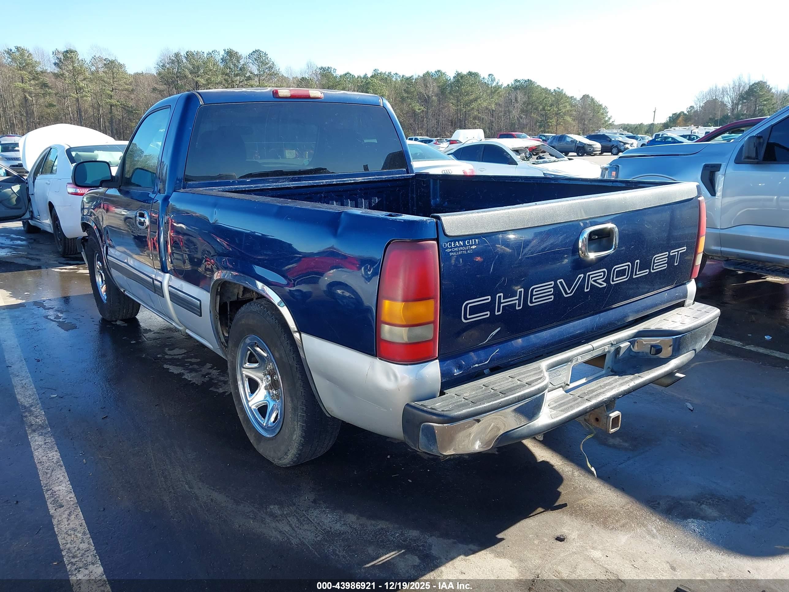 CHEVROLET SILVERADO image 3