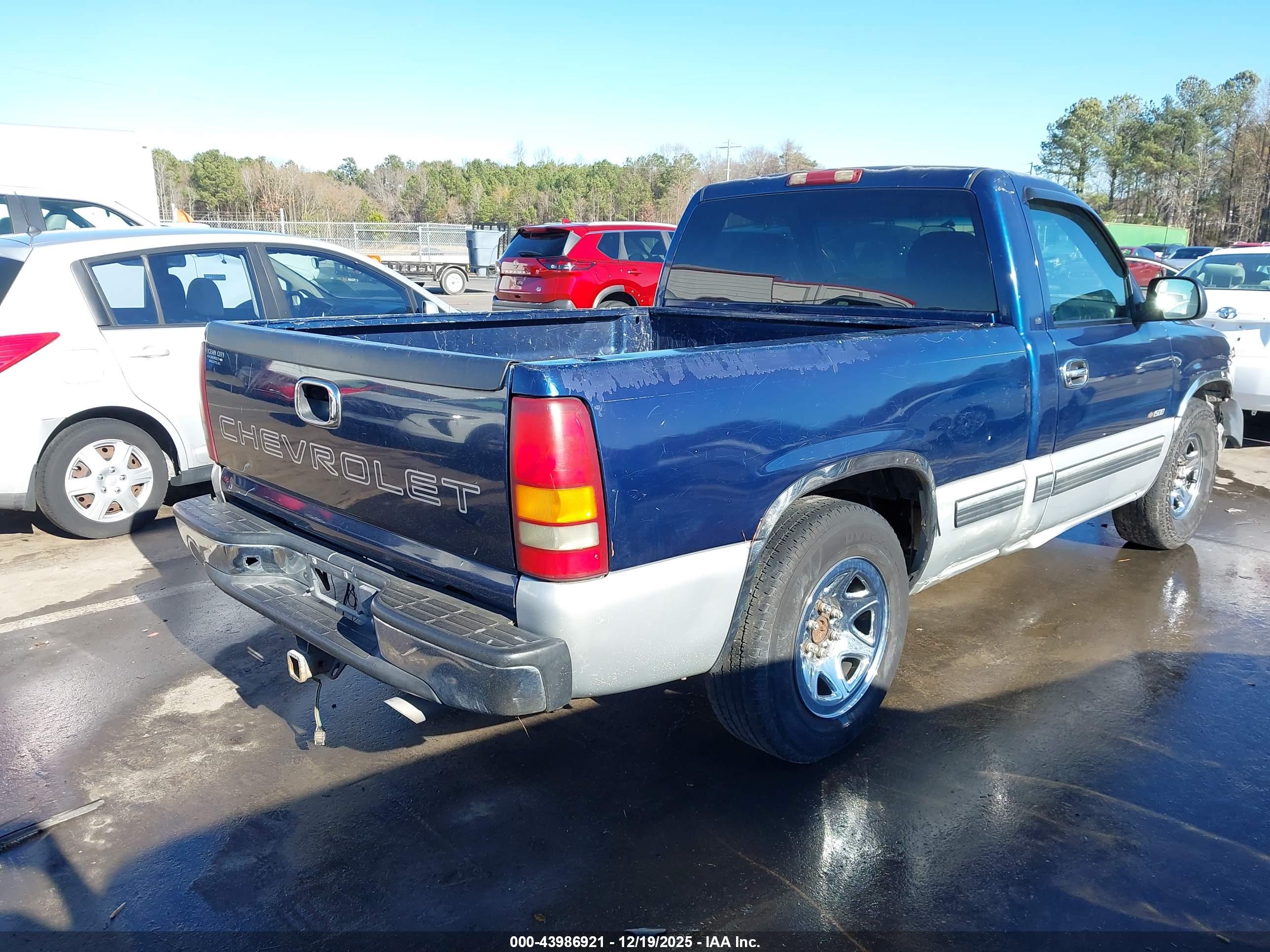 CHEVROLET SILVERADO image 4