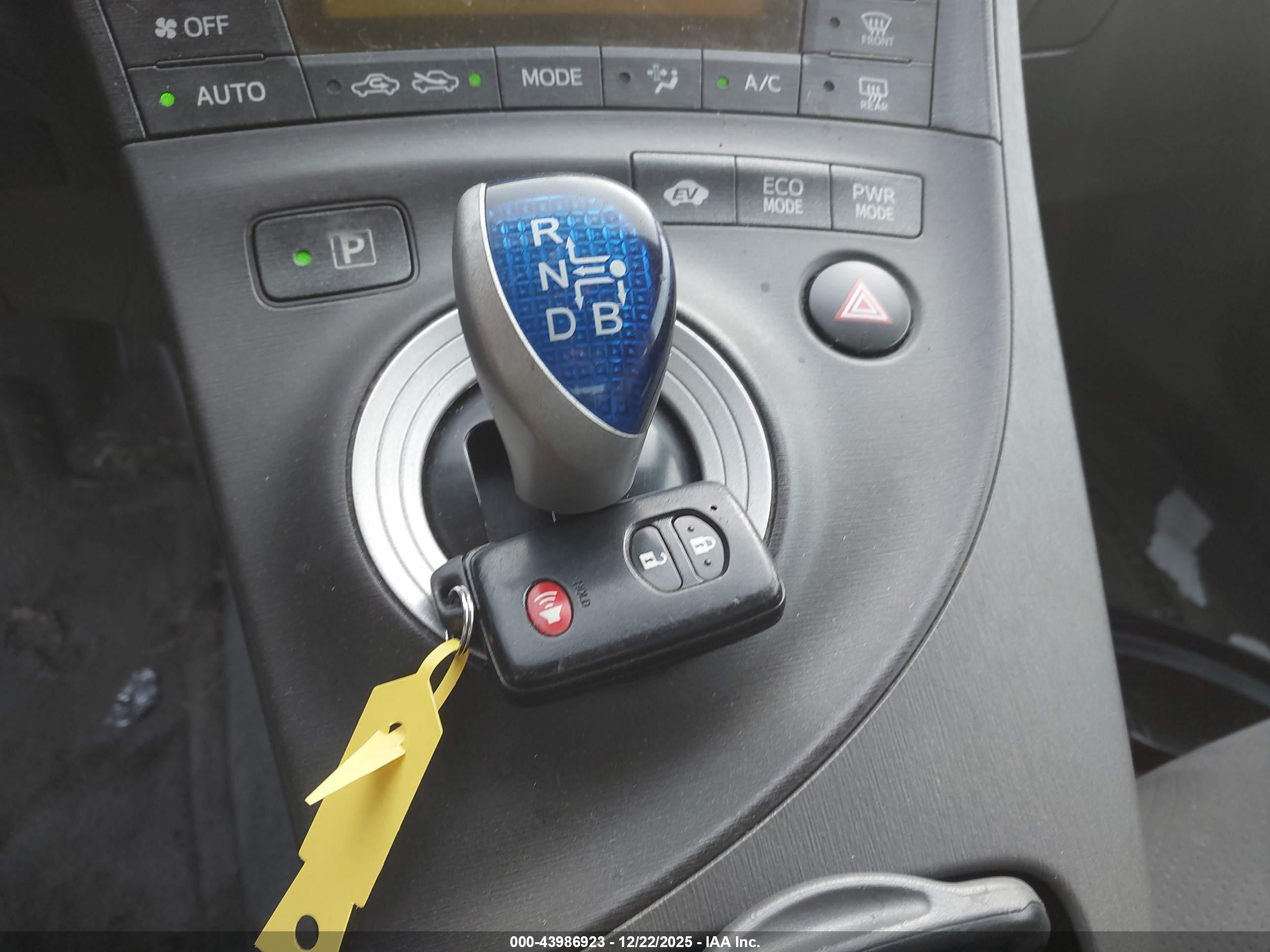 TOYOTA PRIUS image 11
