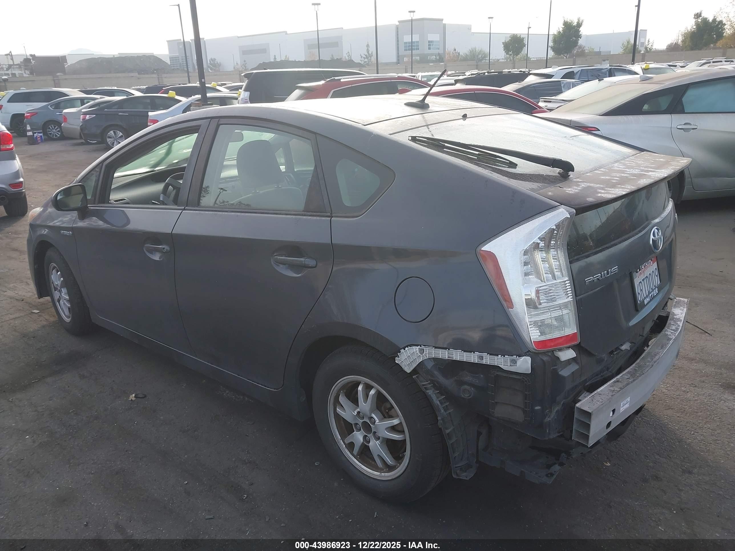 TOYOTA PRIUS image 3