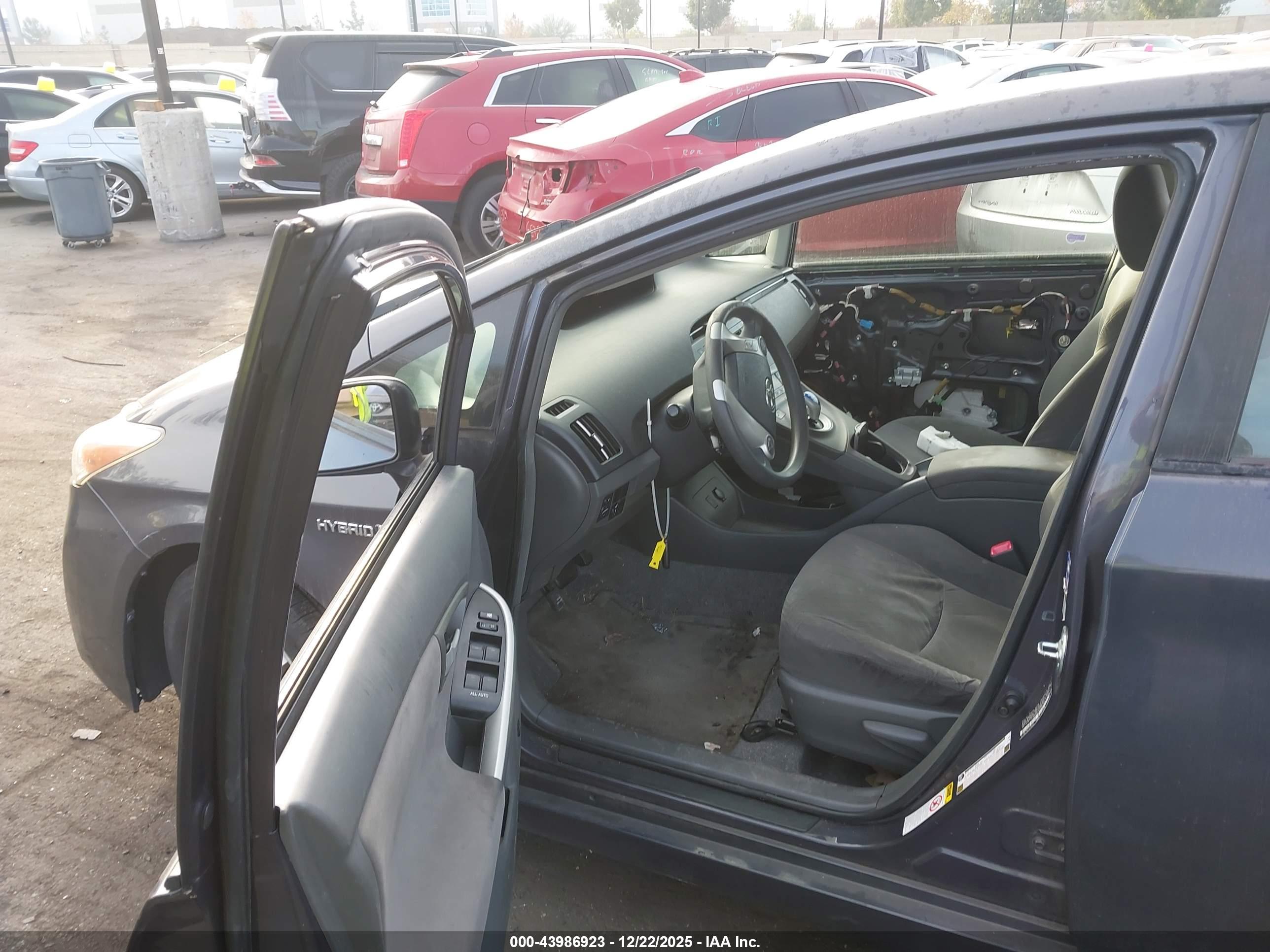 TOYOTA PRIUS image 5