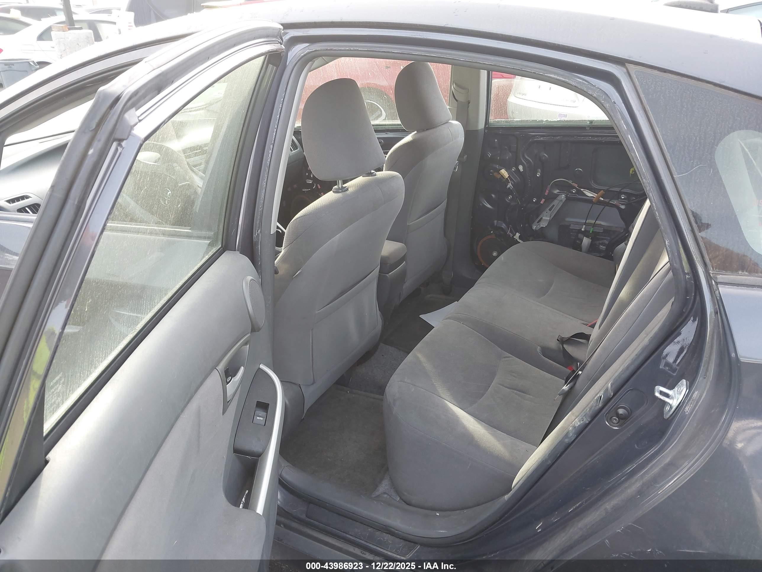 TOYOTA PRIUS image 8