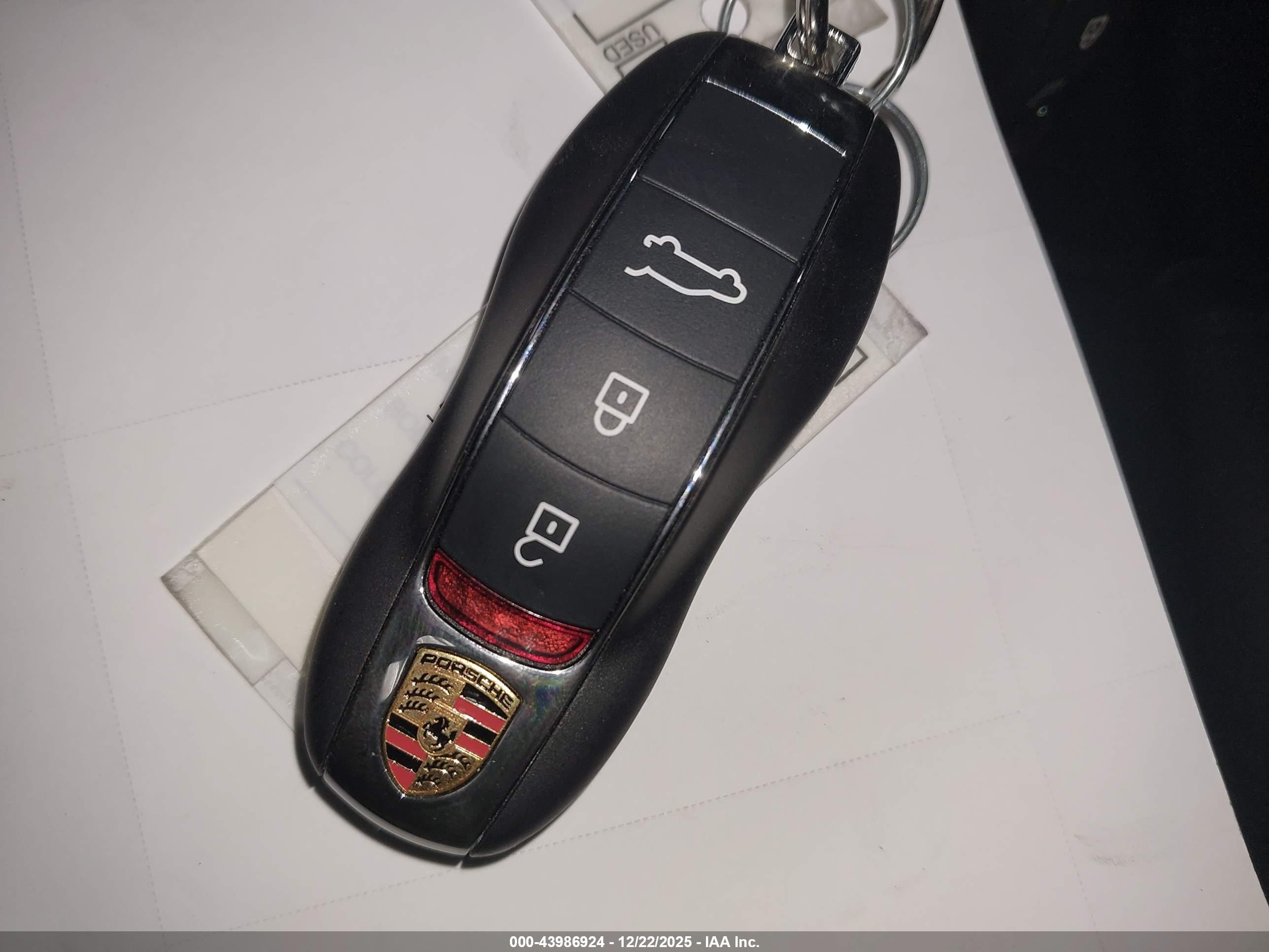 PORSCHE MACAN image 11