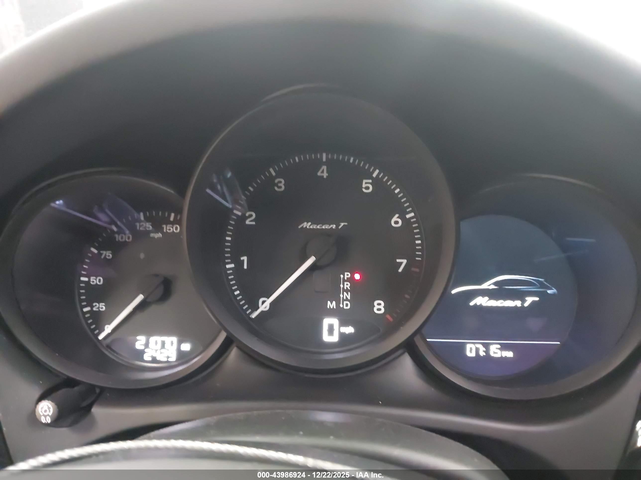 PORSCHE MACAN image 7
