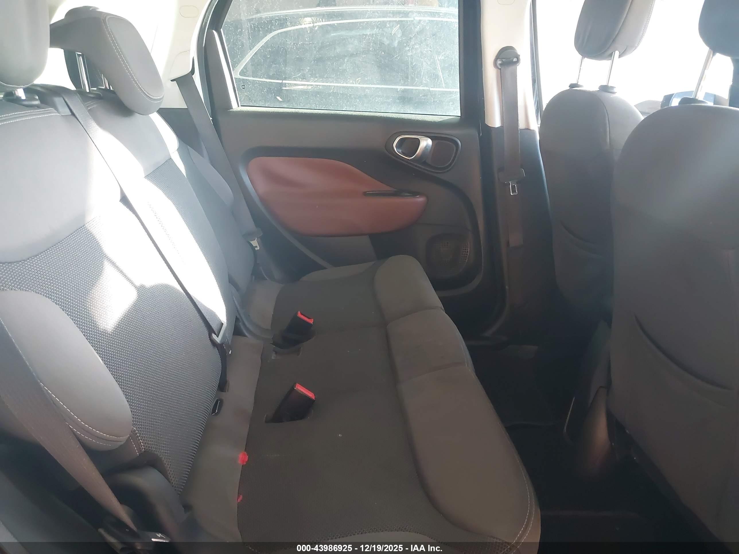 FIAT 500L image 8